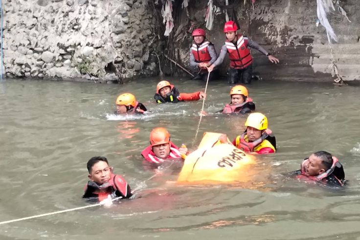 BNEWSID – After two days of intensive search efforts, the Joint Search and Rescue (SAR) Team has recovered the body of Surya Fajar Irawan (37), who was reporte…