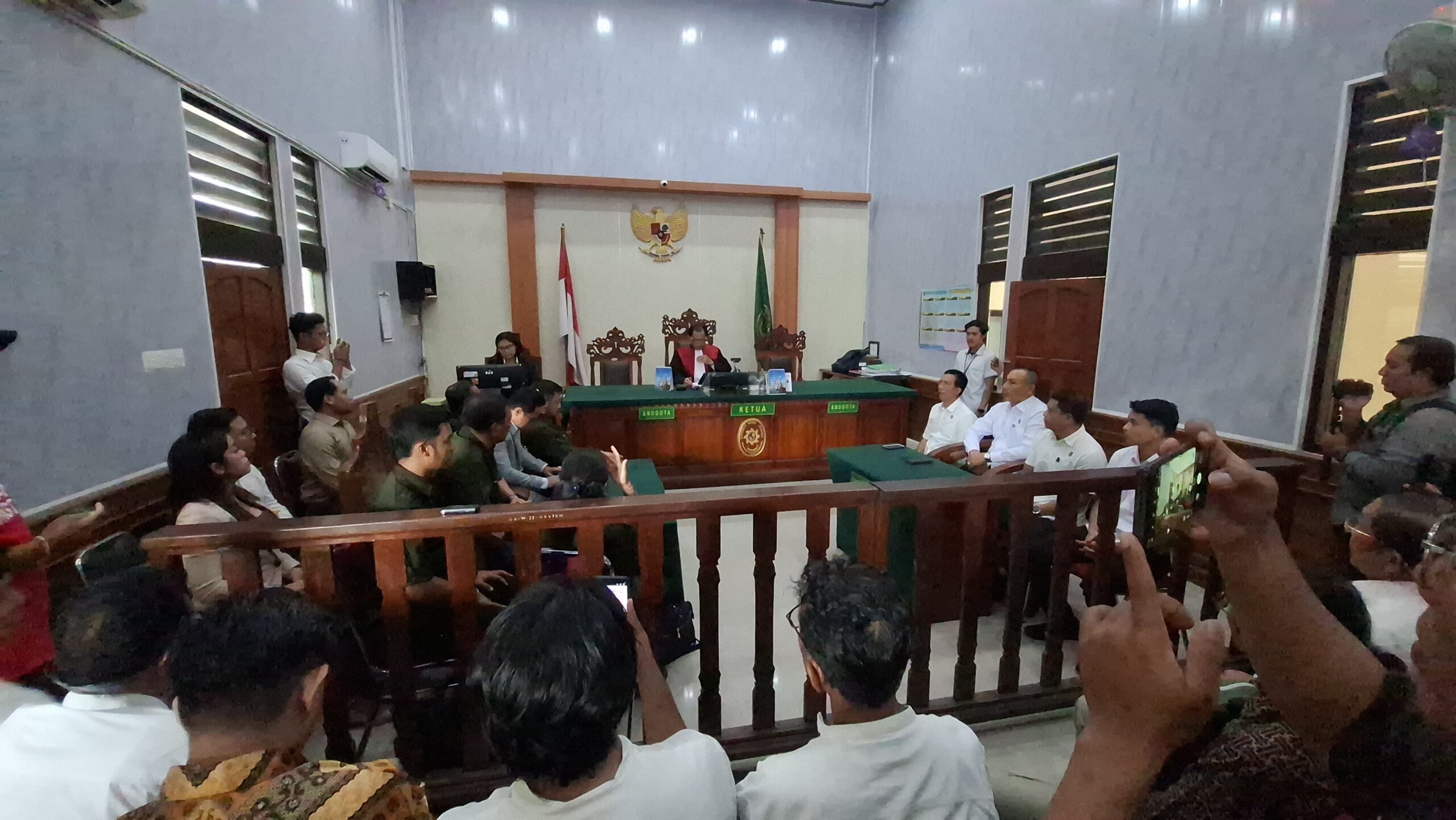 BALINEWSID.COM, DENPASAR — The Denpasar District Court (PN Denpasar) has rejected in its entirety the pretrial motion filed by the Head of the Bali Regional Of…