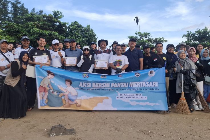 IWO Bali Leads Coastal Cleanup at Mertasari Beach, Mobilizes Cross-Sector Collaboration