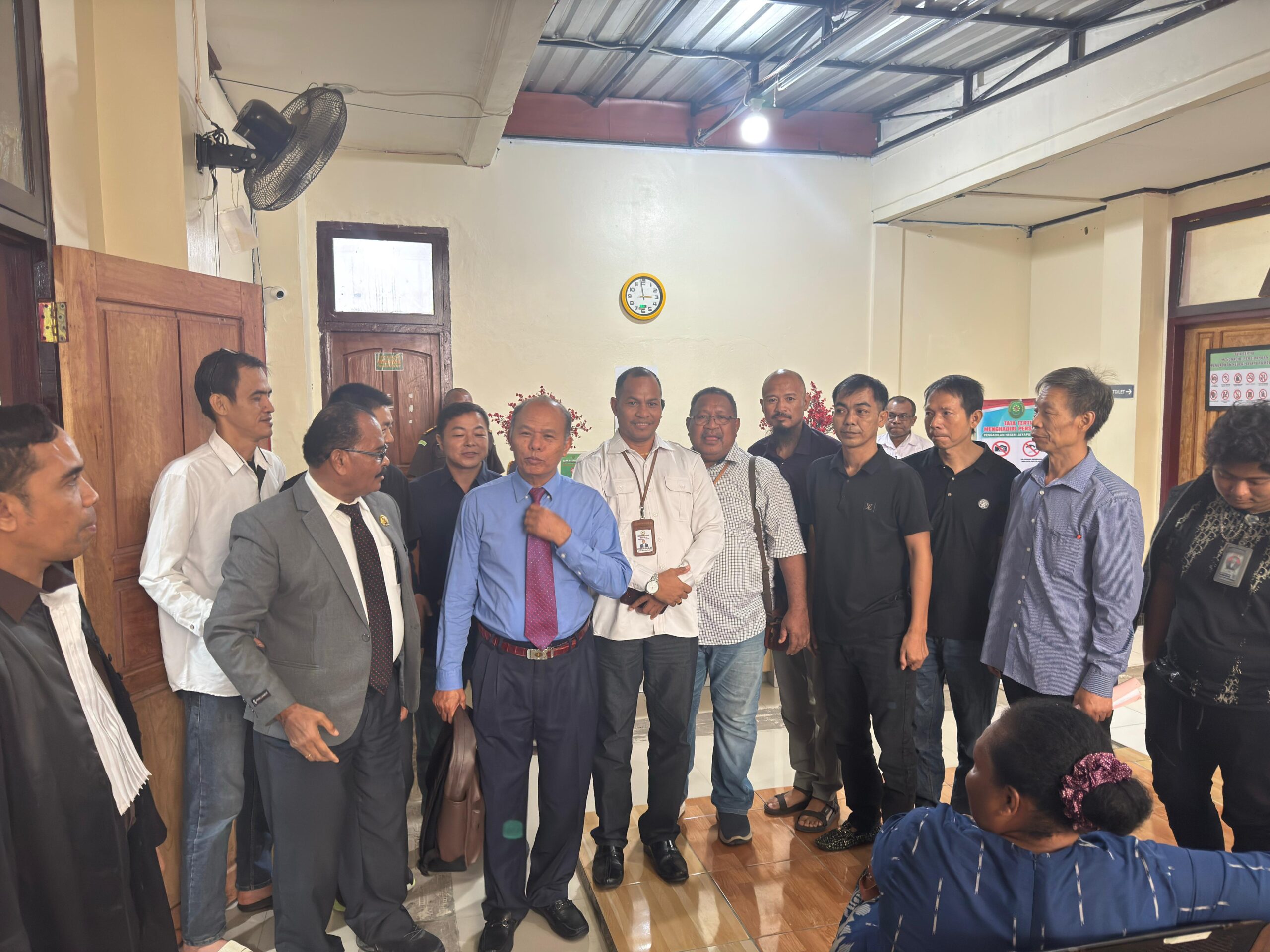 BALINEWSID.COM, JAYAPURA - Irregularities related to evidence handling surfaced during a court session at the Jayapura District Court in the case involving PT …