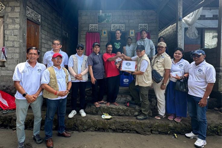 BANGLI, BALINEWSID.COM  – The Bali chapter of the Association of Indonesian Tours and Travel Agencies (ASITA) provided social assistance to an orphan in Banjar…