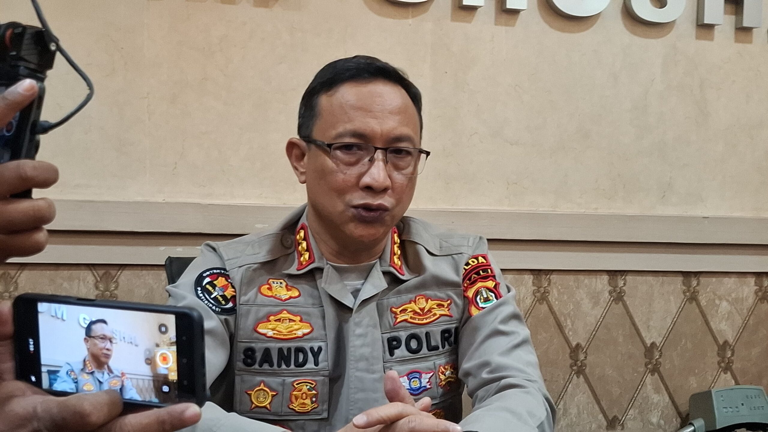 BALINEWSID.COM, DENPASAR - The mystery surrounding the identity of a mutilation victim that shocked Bali has finally been solved. Bali Police confirmed that th…
