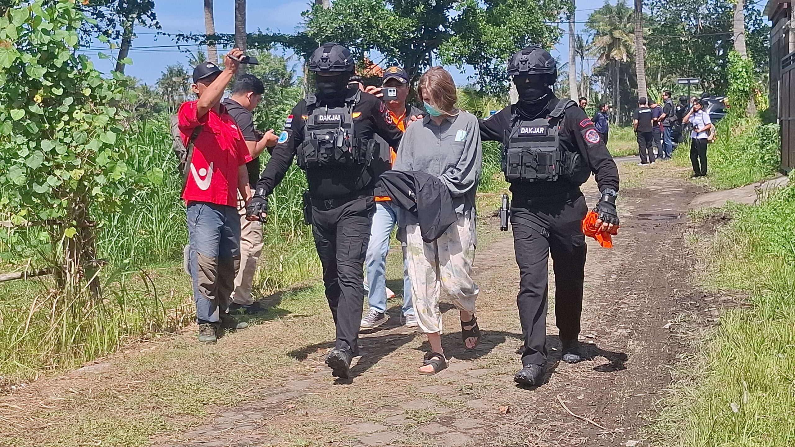 BALINEWSID.COM, GIANYAR -  Two Russian nationals identified as ST (male, 30) and NT (female, 28) were arrested by a joint law enforcement team on Thursday (Mar…
