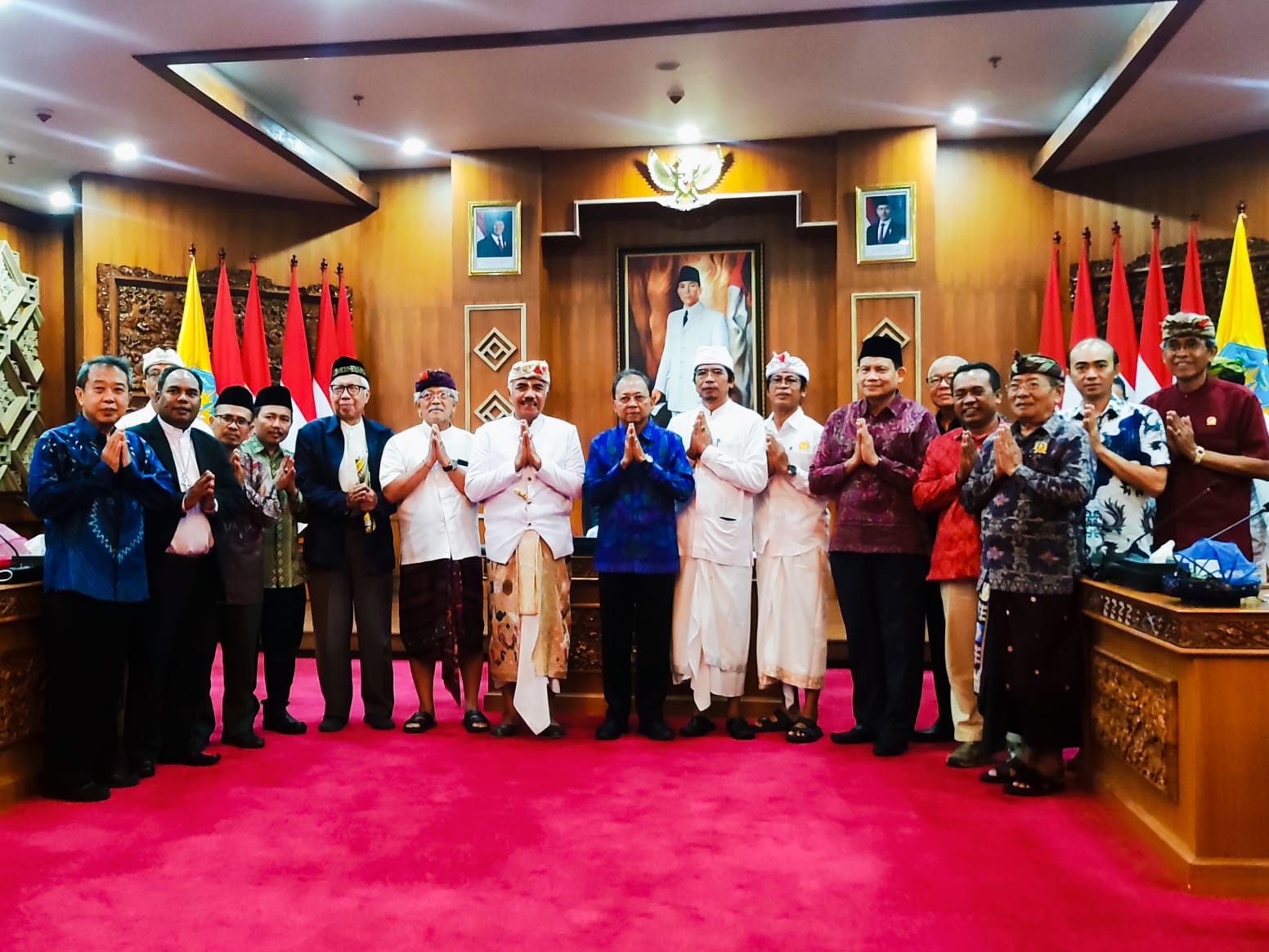 BALINEWSID.COM, DENPASAR - Bali Governor Wayan Koster convened leaders from various interfaith organizations under the Religious Harmony Forum (FKUB) at the Ba…