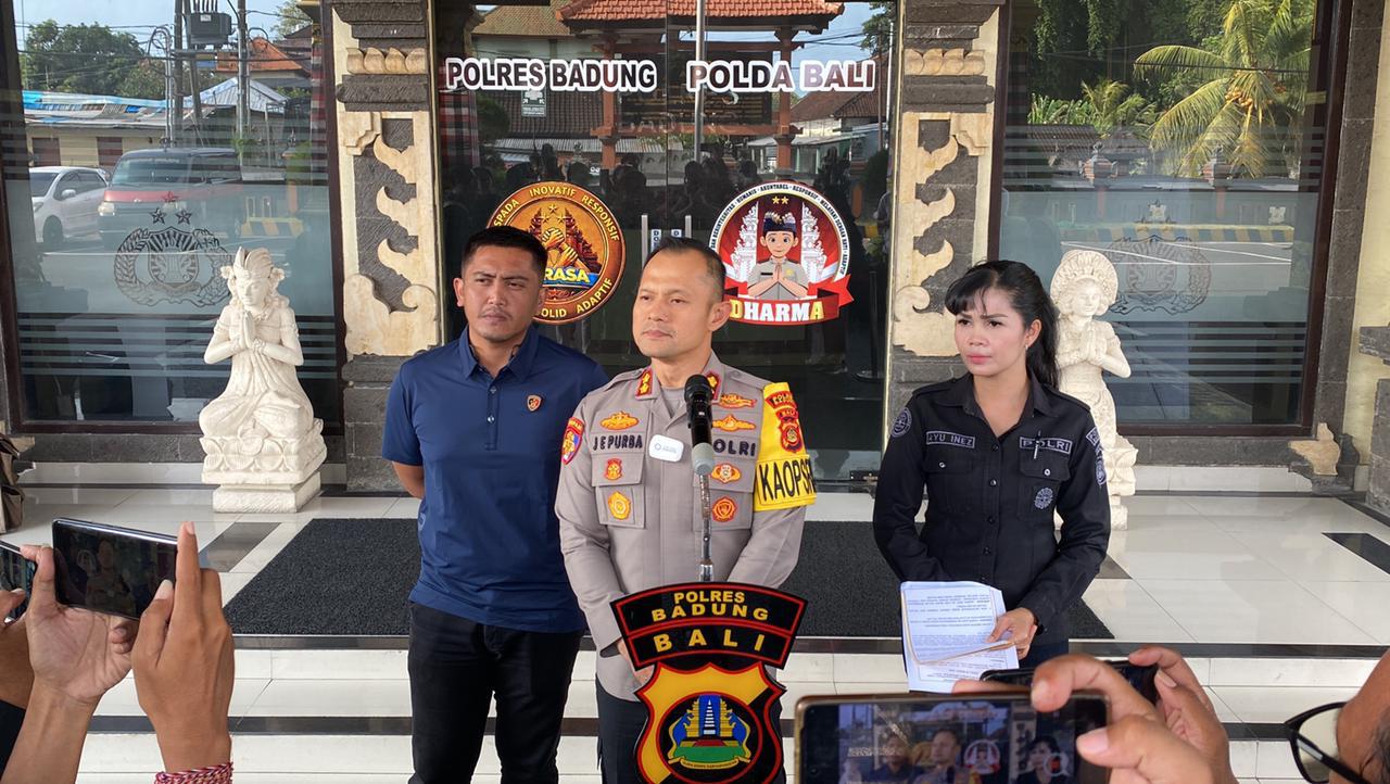 BALINEWSID.COM, BADUNG - A 49-year-old Dutch national identified by the initials RP was fatally stabbed in a violent attack at Villa Amira No.1, Banjar Anyar K…
