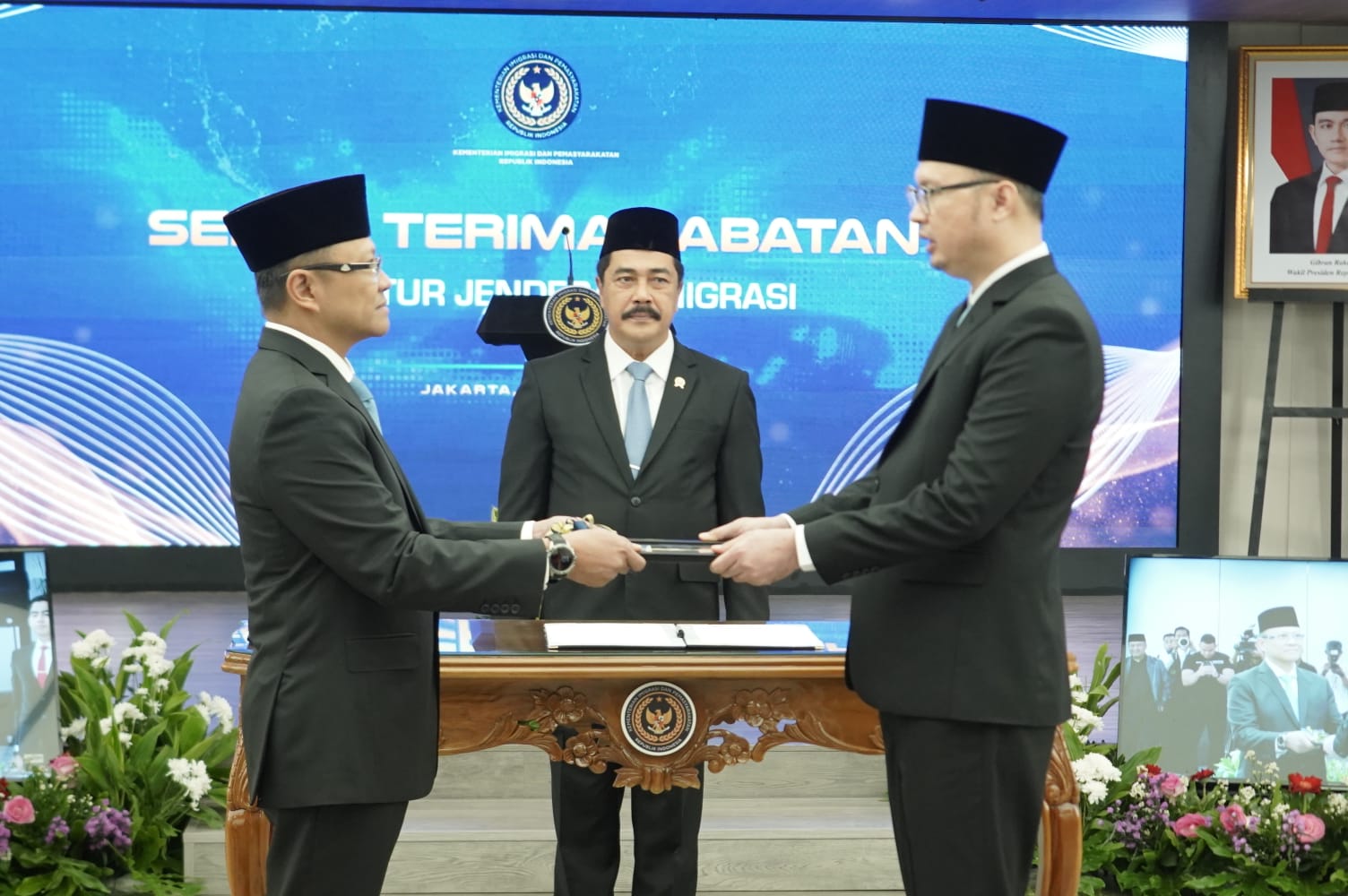 BALINEWSID.COM, JAKARTA - Minister of Immigration and Corrections (Imipas) Agus Andrianto officially inaugurated and administered the oath of office to two sen…