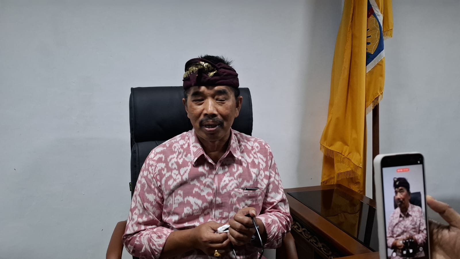 BALINEWSID.COM, DENPASAR — The Bali Provincial Regional House of Representatives (DPRD Bali) is scrutinizing a proposal to revoke the operational licenses of t…