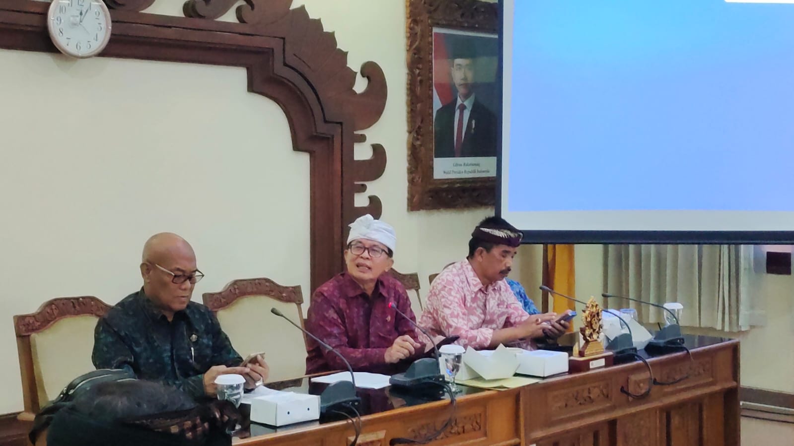BALINEWSID.COM, DENPASAR — The Special Committee on Spatial Planning, Assets, and Licensing (Pansus TRAP) of the Bali Provincial DPRD has renewed its scrutiny …