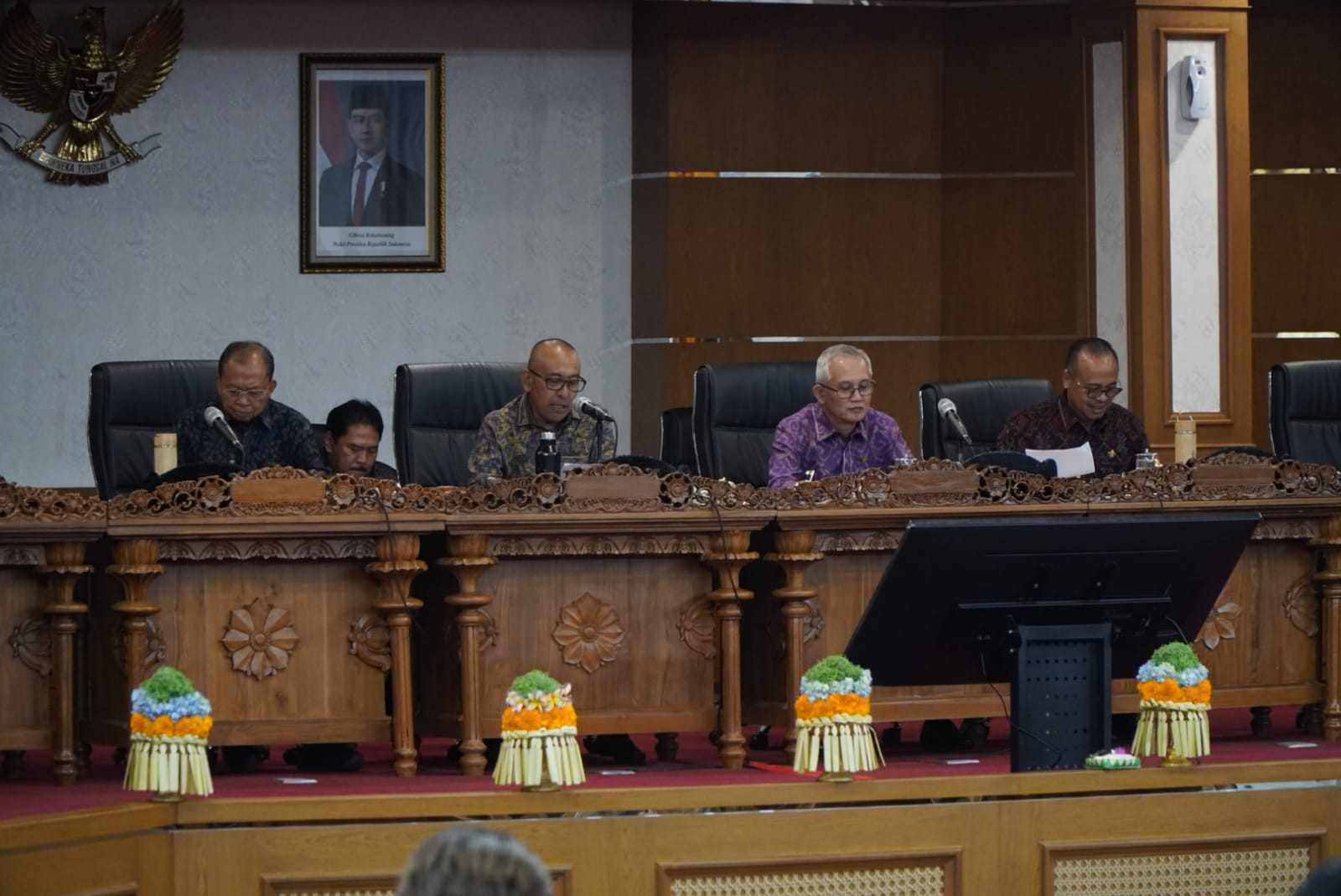 BALINEWSID.COM, DENPASAR — The 33rd Plenary Session of Bali’s Regional House of Representatives (DPRD) for the Second Sitting Period of the 2025–2026 legislati…
