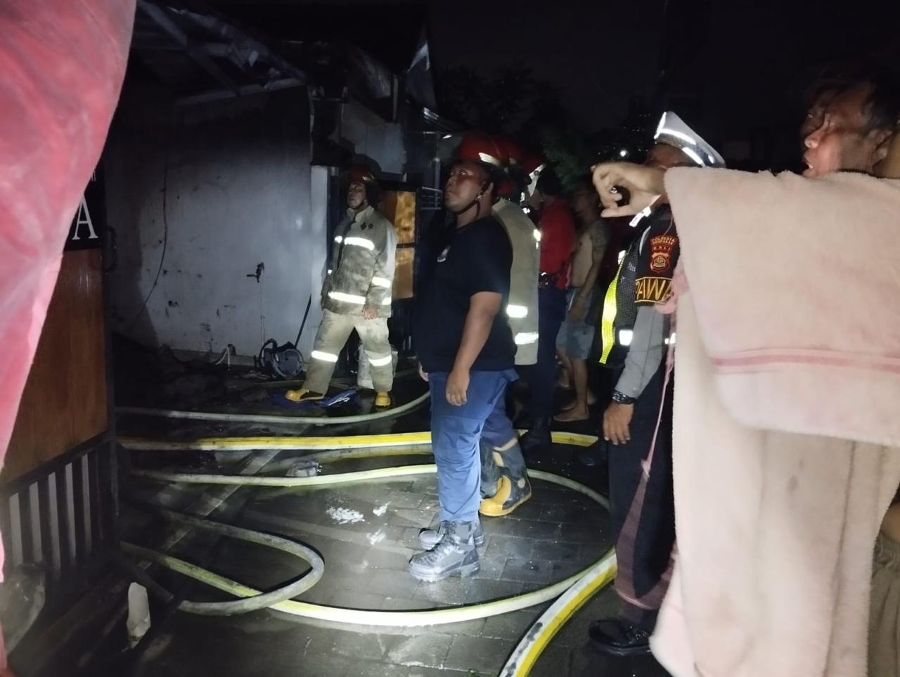 BALINEWSID.COM, DENPASAR — A fierce fire engulfed a residential house on Jalan Gunung Mas, Gang Sewu II No. 6A, Banjar Tegal Buah, Padangsambian Klod Village, …
