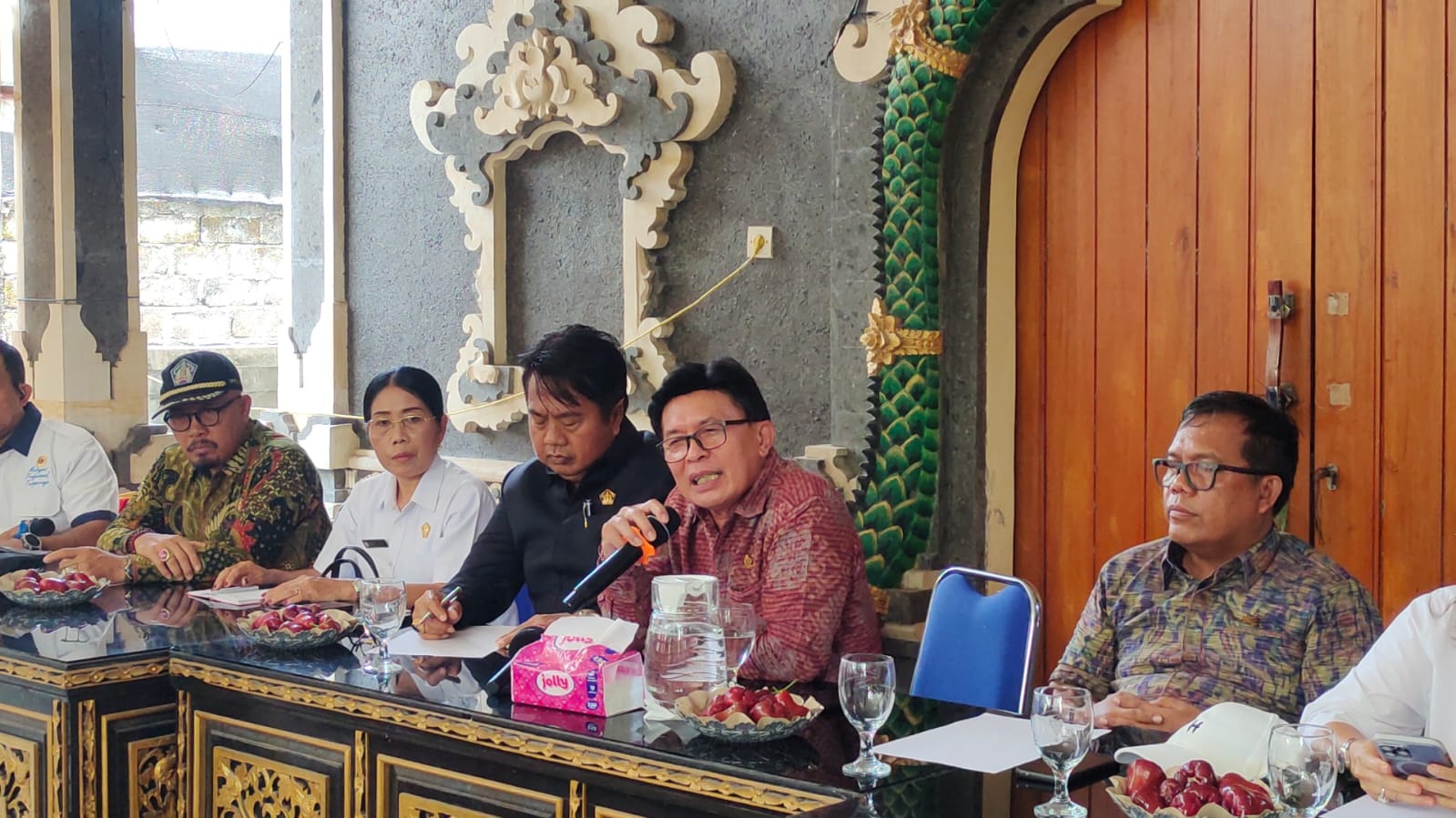 BALINEWSID.COM, JEMBRANA — A special committee of the Bali Provincial Legislative Council has uncovered significant discrepancies in a land swap scheme involvi…