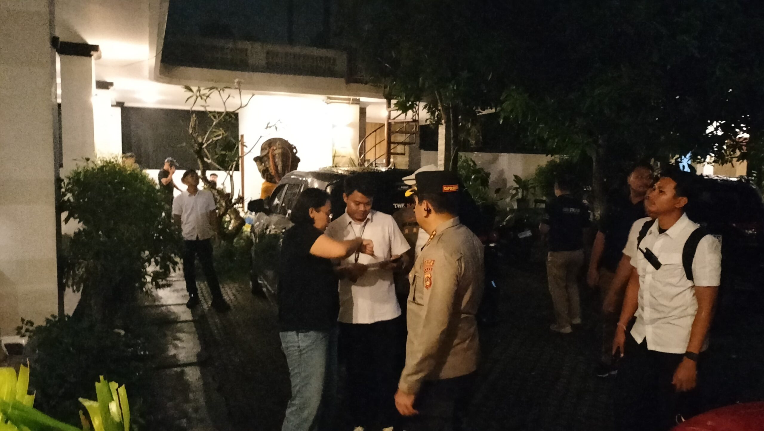 BALINEWSID.COM, BADUNG – A joint team from the Criminal Investigation Unit of Denpasar Police and Kuta Police raided a guest house on Jalan By Pass Ngurah Rai,…