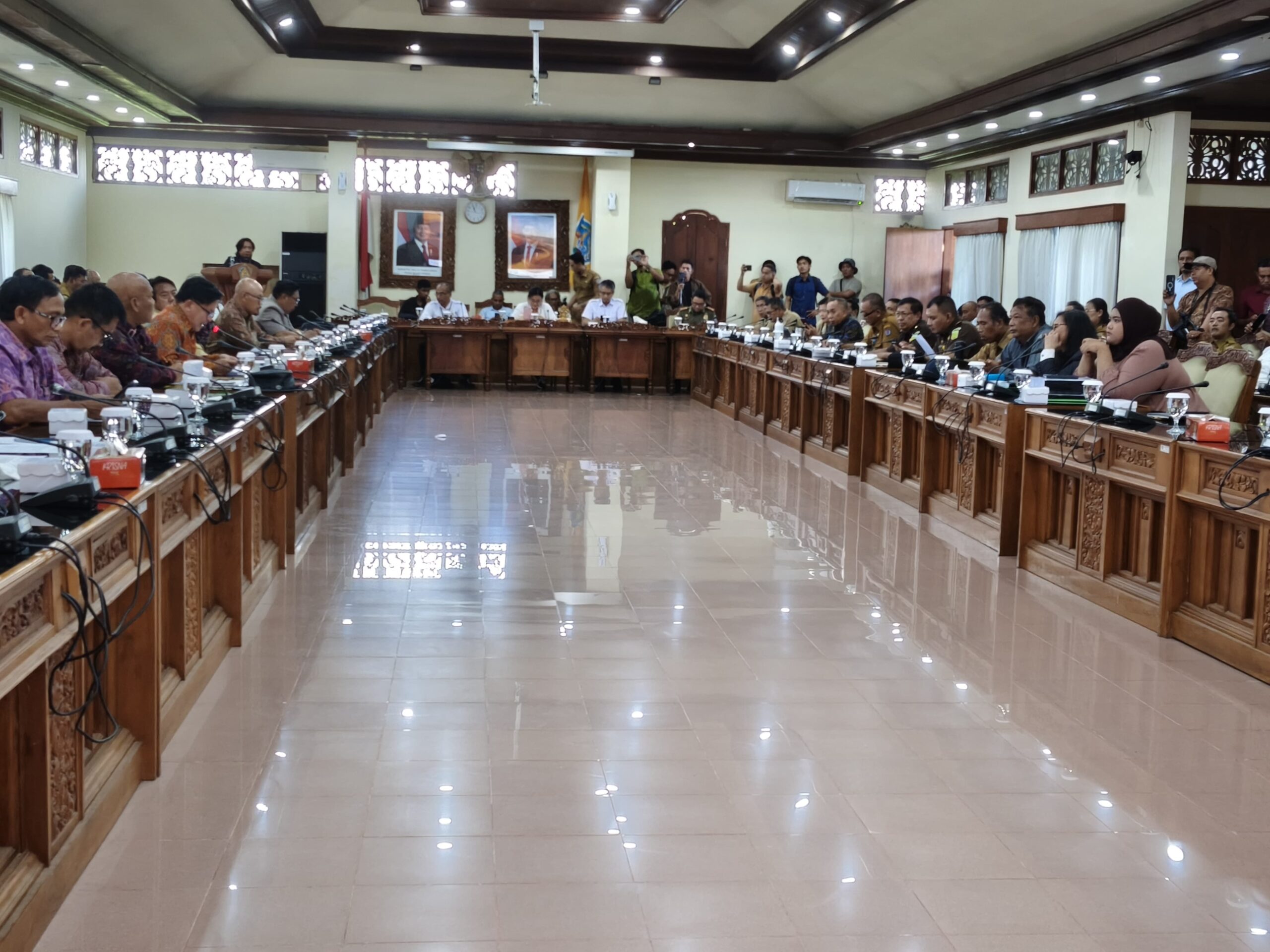 BALINEWSID.COM, DENPASAR May 4, 2026 — A public hearing held by the Bali Provincial Legislative Council (DPRD Bali) was abruptly halted on Monday after PT Bali…