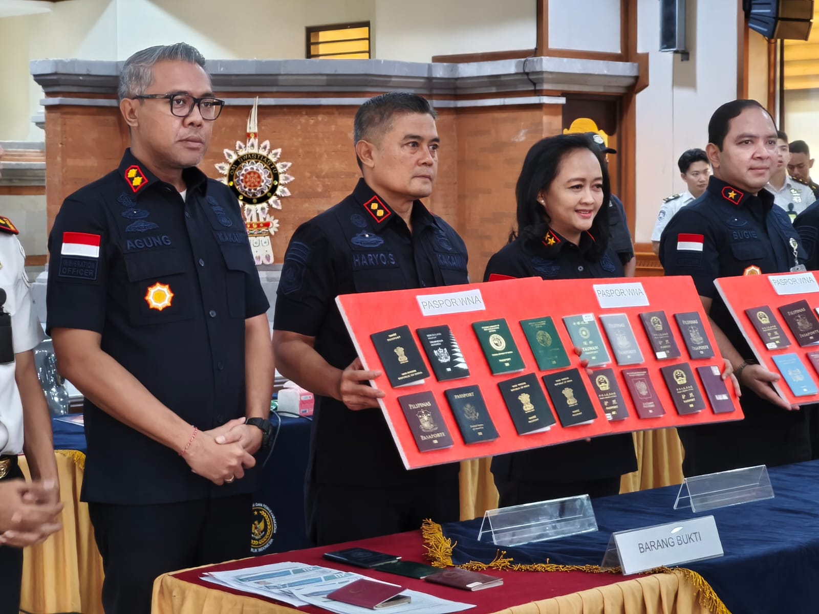 BALINEWSID.COM, DENPASAR — The Bali Regional Office of the Directorate General of Immigration has apprehended 62 problematic foreign nationals during the “Dhar…