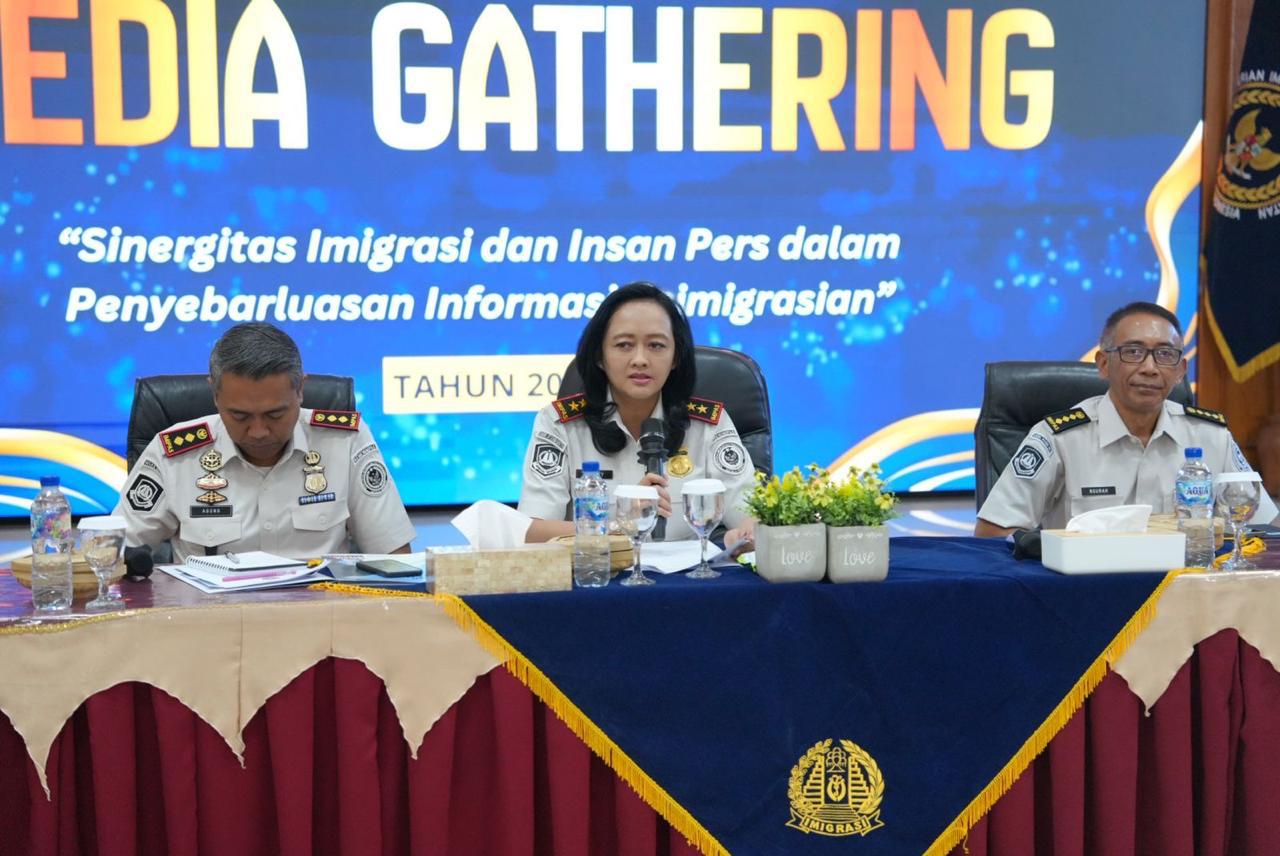 BALINEWSID.COM, SINGARAJA — The Bali Regional Office of the Directorate General of Immigration continued strengthening its collaboration with the media through…