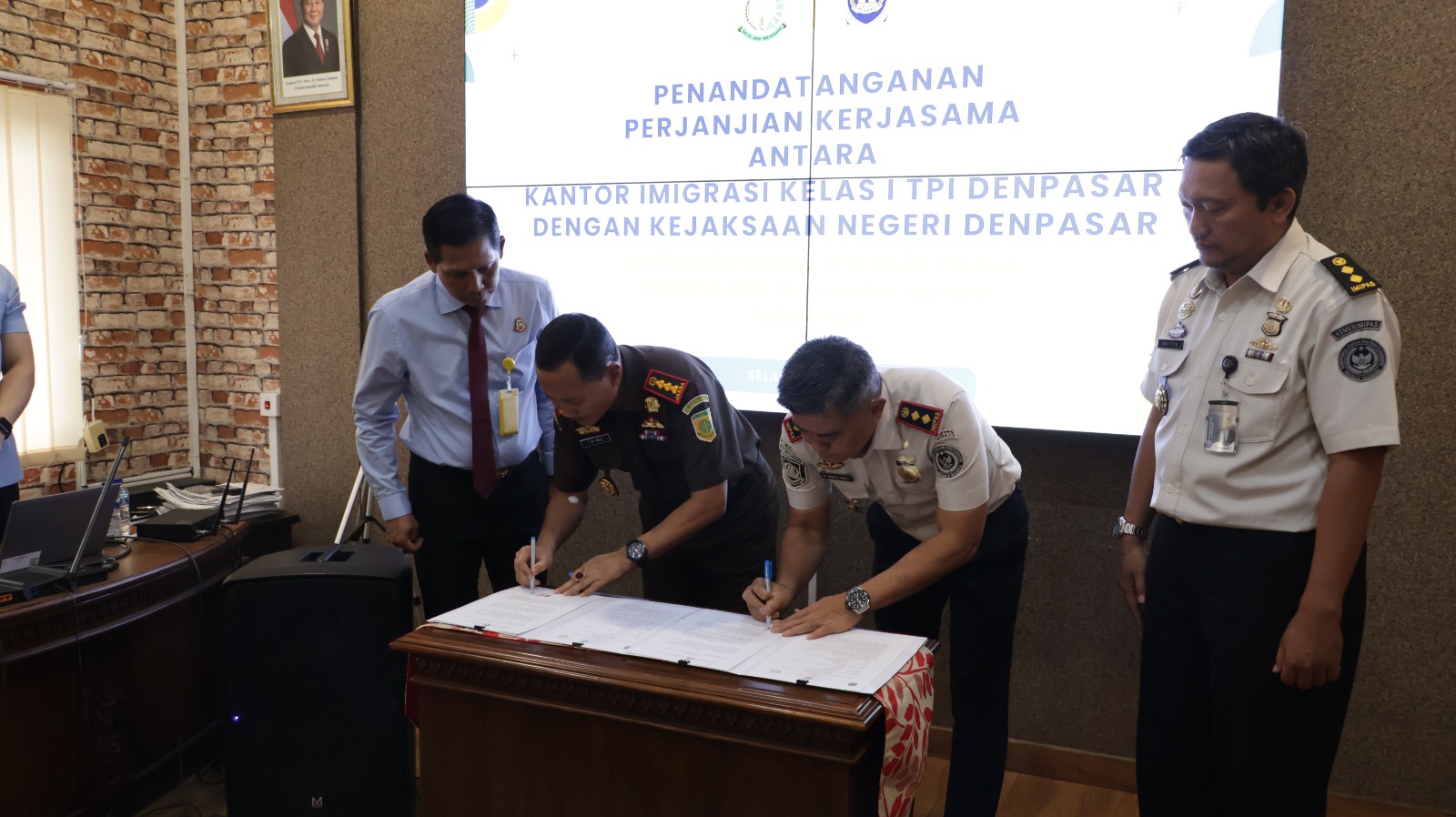 BALINEWSID.COM, DENPASAR – The Class I Immigration Office with Special Immigration Checkpoint (TPI) Denpasar has officially established a cooperation agreement…