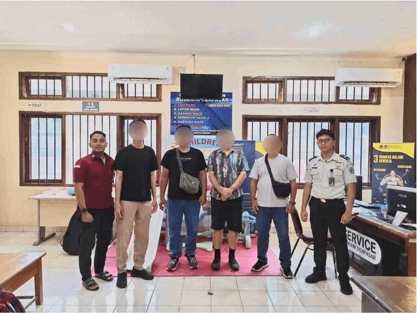 BALINEWSID.COM, SINGARAJA – The Singaraja Class II Immigration Office transferred a Canadian national identified by the initials FRP (51) to the Denpasar Immig…