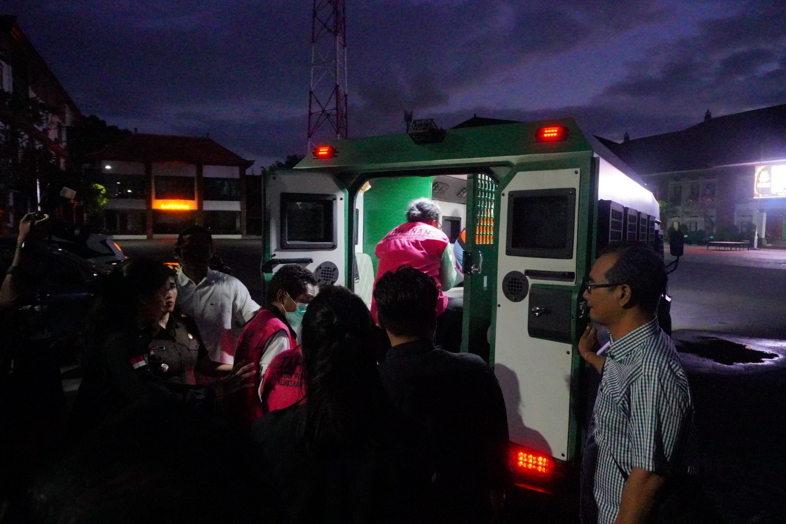 BALINEWSID.COM, DENPASAR — Investigators from Kejaksaan Tinggi Bali have named seven suspects in an alleged corruption case involving the distribution of Peopl…