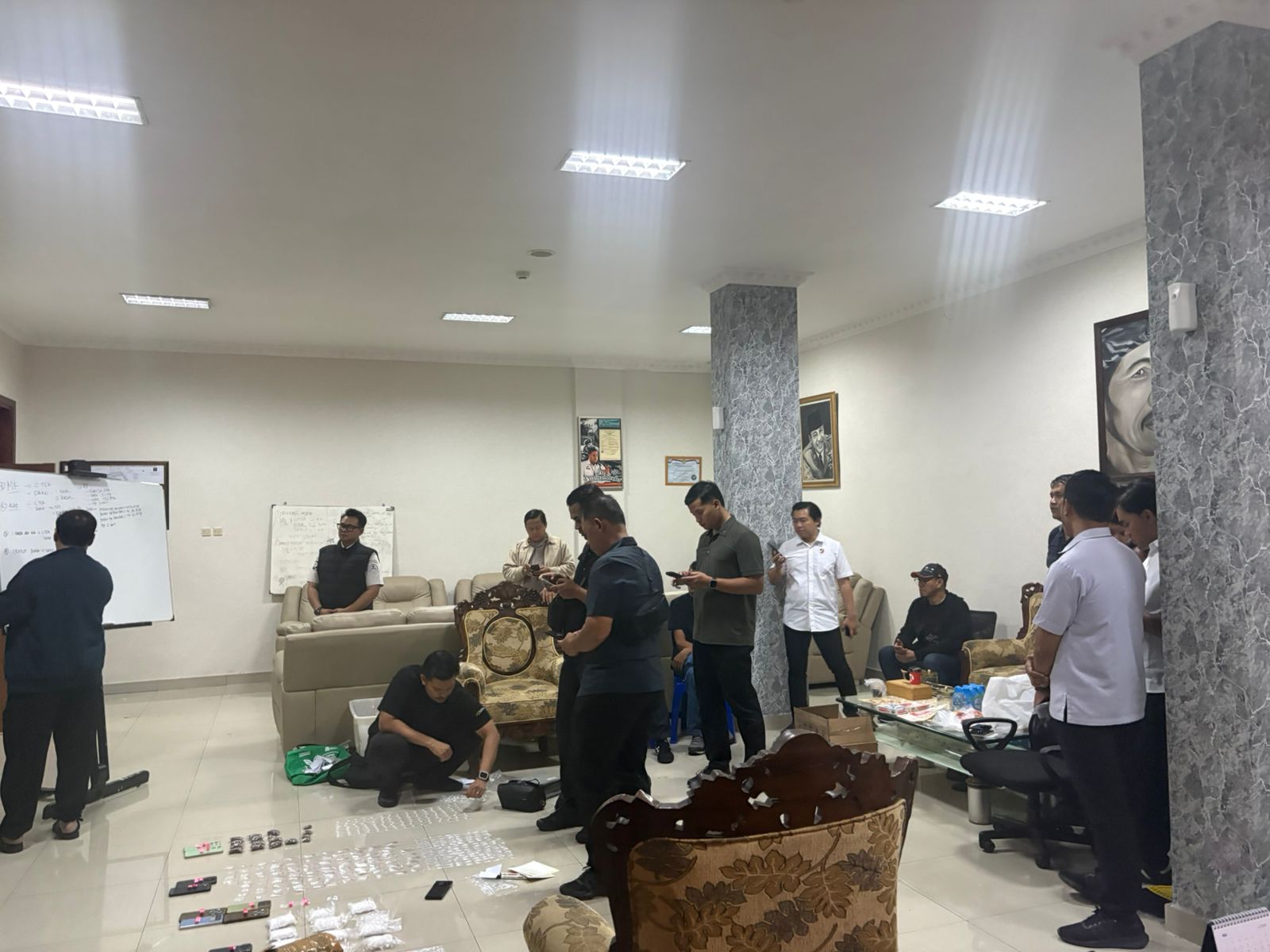 BALINEWSID.COM, BADUNG – A major drug trafficking network operating inside Bali’s Kerobokan Penitentiary was uncovered after the Directorate of Security and In…