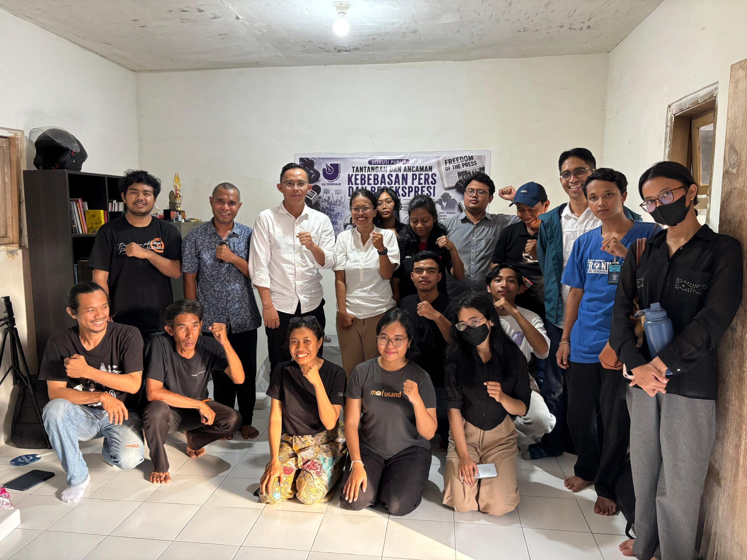 BALINEWSID.COM, DENPASAR – Aliansi Jurnalis Independen Denpasar held a public discussion titled “Challenges and Threats to Press Freedom and Freedom of Express…