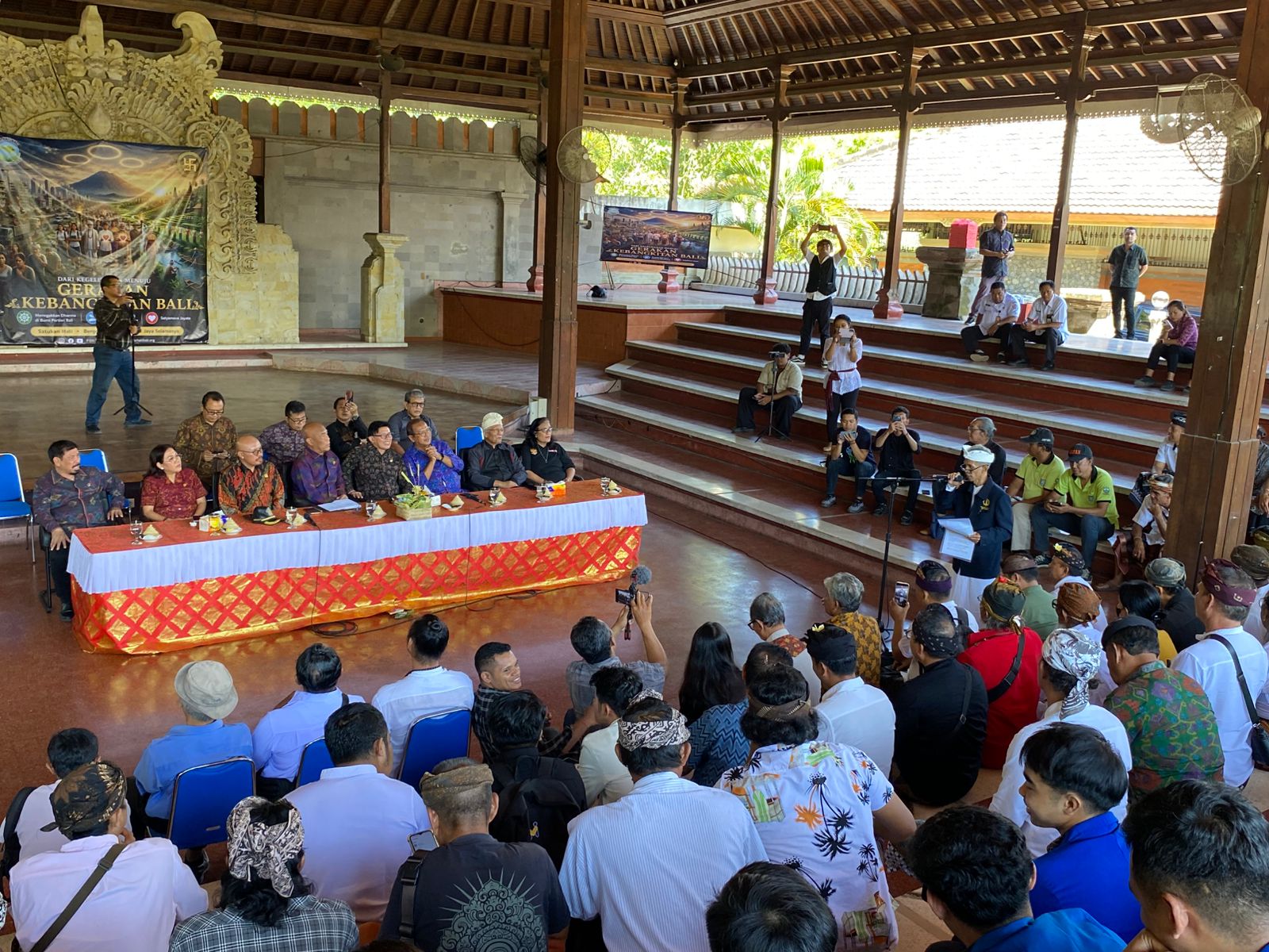 BALINEWSID.COM, DENPASAR – The Bali Development Watch Forum (FOR HATI) submitted a 10-point statement of aspirations to the Special Committee on Spatial Planni…