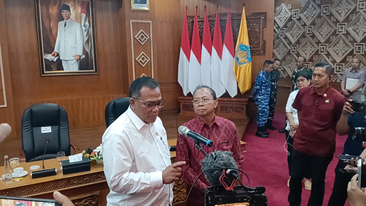 BALINEWSID.COM, DENPASAR – Regional leaders across Bali have jointly declared a commitment to achieving 100 percent waste sorting as part of a comprehensive ef…