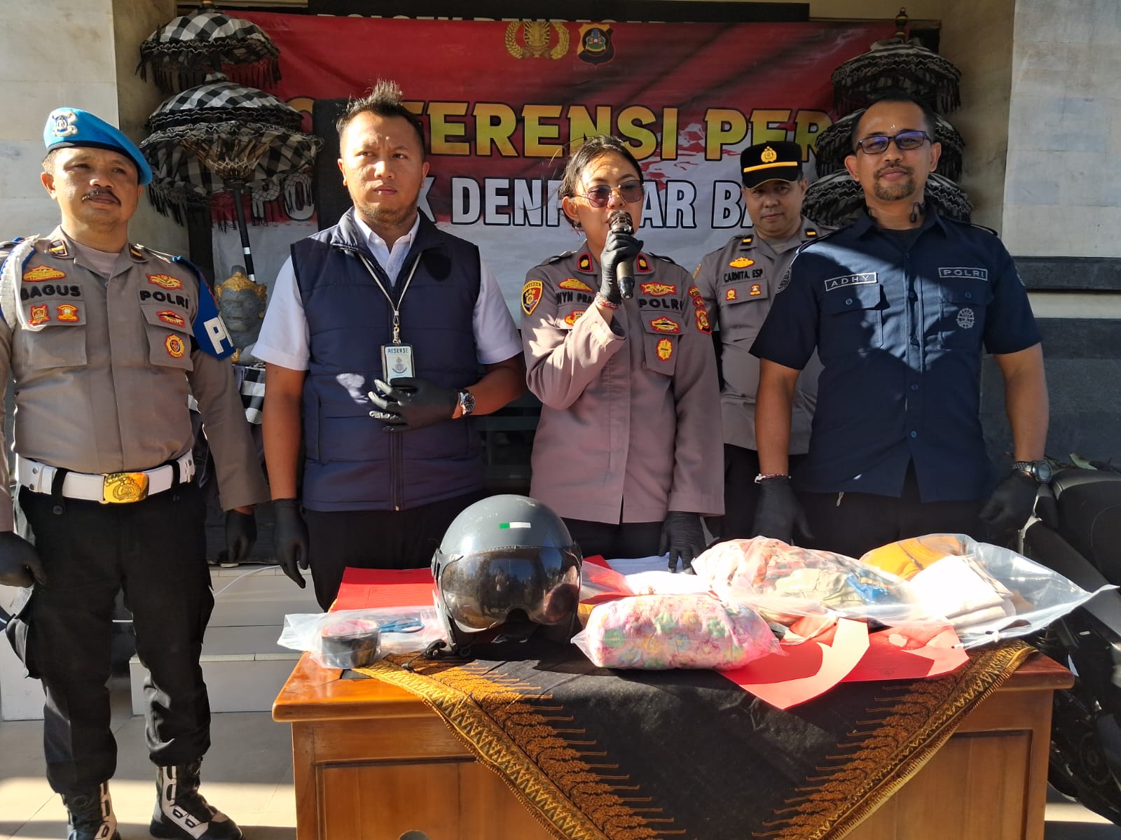 BALINEWSID.COM, DENPASAR – West Denpasar Police have uncovered a child abandonment case and arrested a 33-year-old woman identified by her initials, NKSD, for …