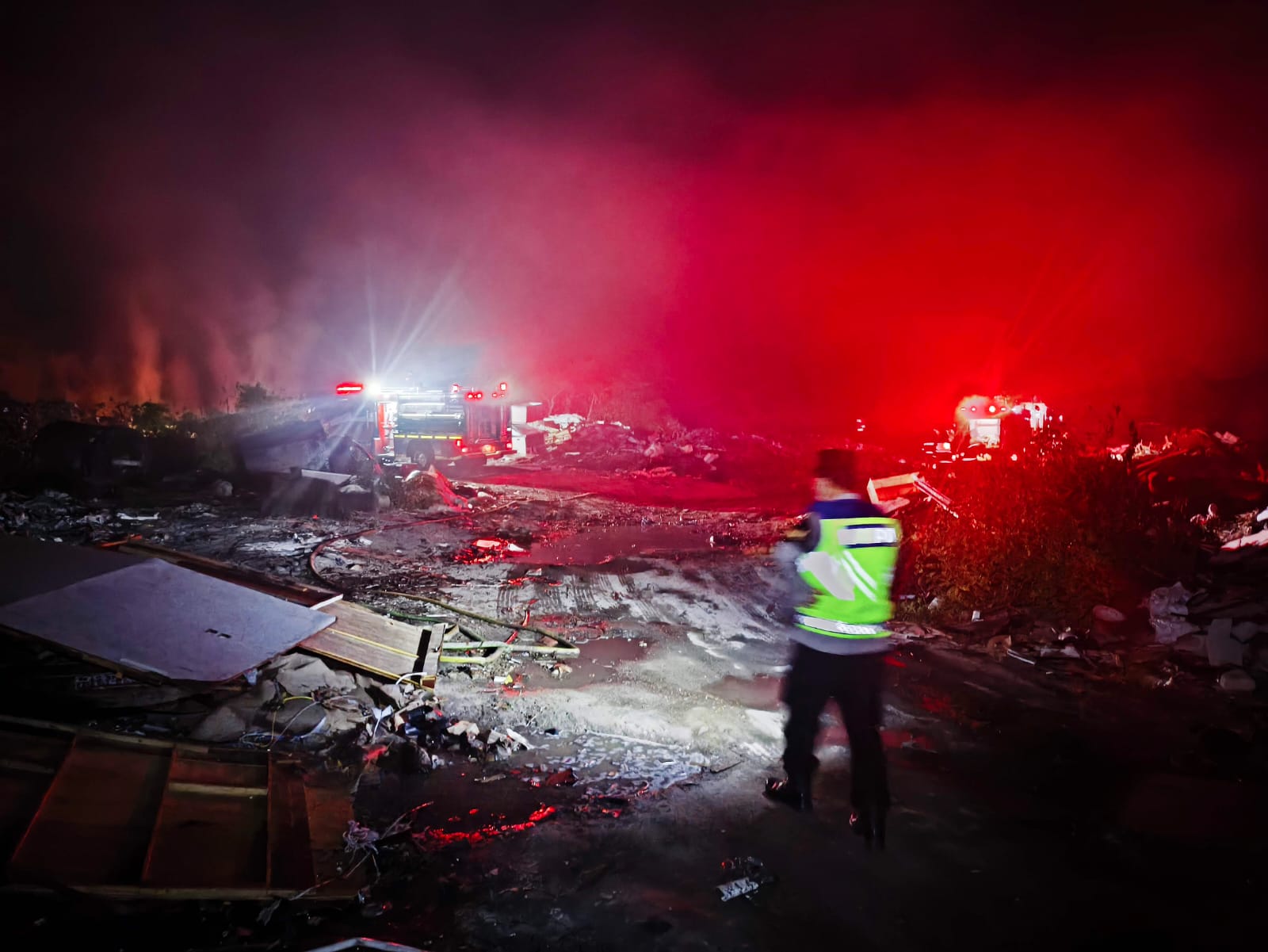 BALINEWSID.COM, DENPASAR – A fire broke out at a vacant lot behind Mandiri 24/7 Car Wash on Jalan Bypass Ngurah Rai, Pemogan, South Denpasar, in the early hour…