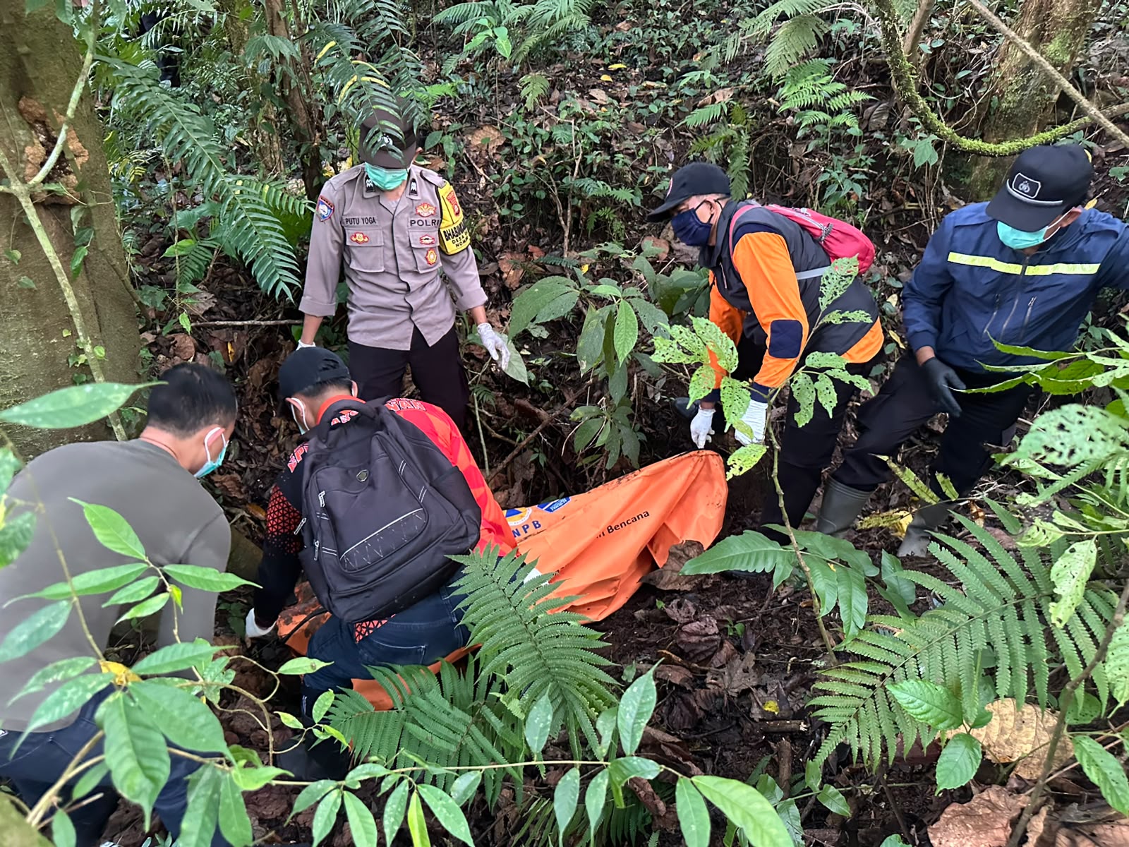 BALINEWSID.COM, TABANAN – An unidentified man's body was found in an advanced state of decomposition in Sanghyang Forest, Banjar Dinas Gunung Sari Umakayu, Jat…