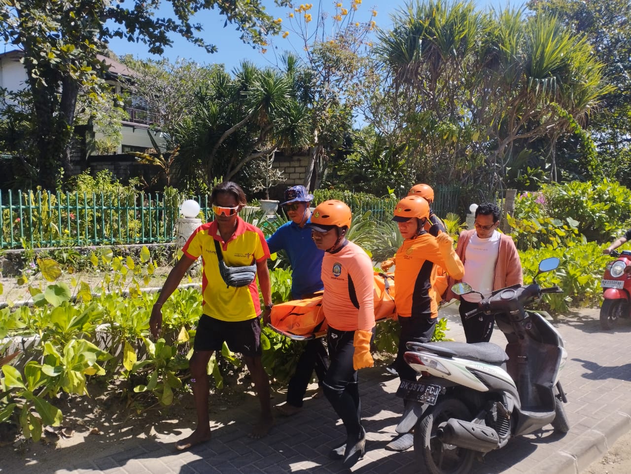 BALINEWSID.COM, BADUNG – An 80-year-old man was found dead floating in the waters off Peninsula Beach in Benoa, South Kuta, Badung Regency, on Sunday (July 5, …