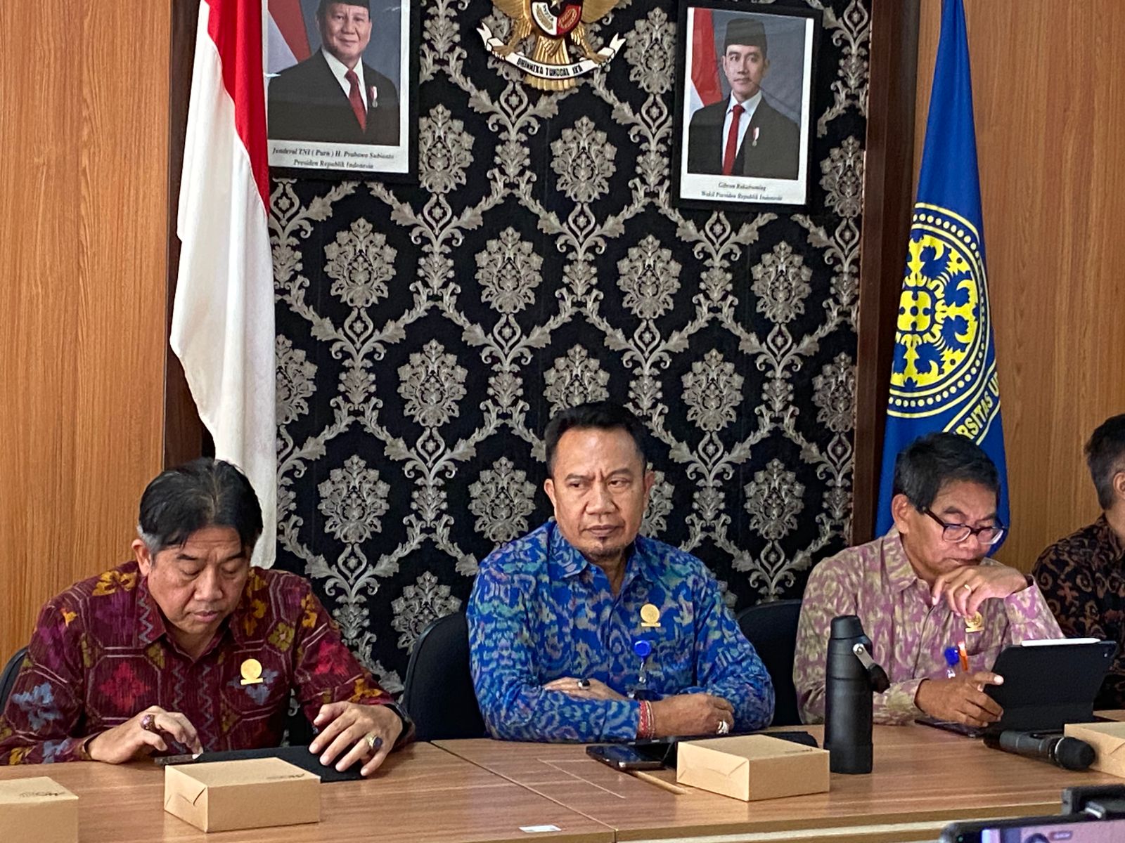 BALINEWSID.COM, DENPASAR – Udayana University (Unud) has increased the quota for recipients of the One Family One Graduate (SKSS) Scholarship to 250 students f…