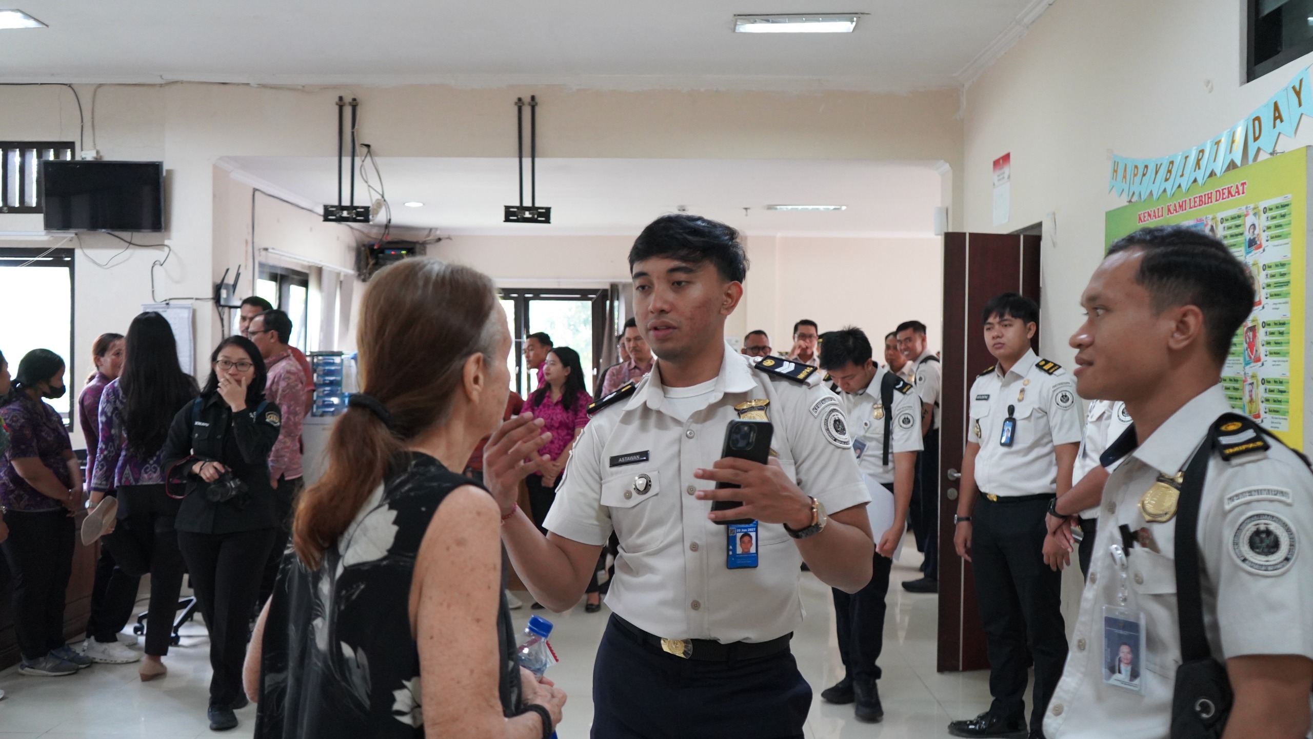 BALINEWSID.COM, BANGLI – The Denpasar Immigration Detention Center (Rudenim Denpasar) has officially entered into a partnership with Manah Shanti Mahottama Men…