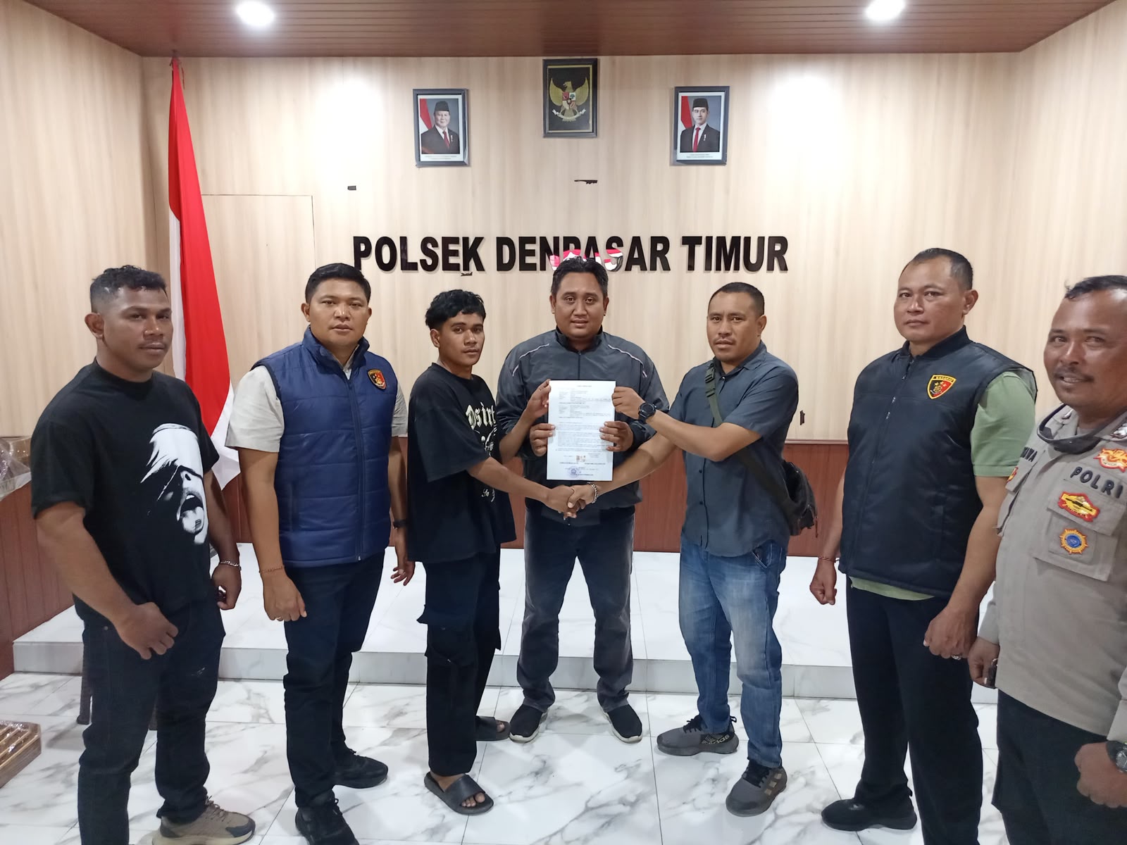 BALINEWSID.COM, DENPASAR – A dispute between residents of two boarding houses in Jalan Akasia XVI, Gang Durian, Kesiman, East Denpasar, has been resolved throu…