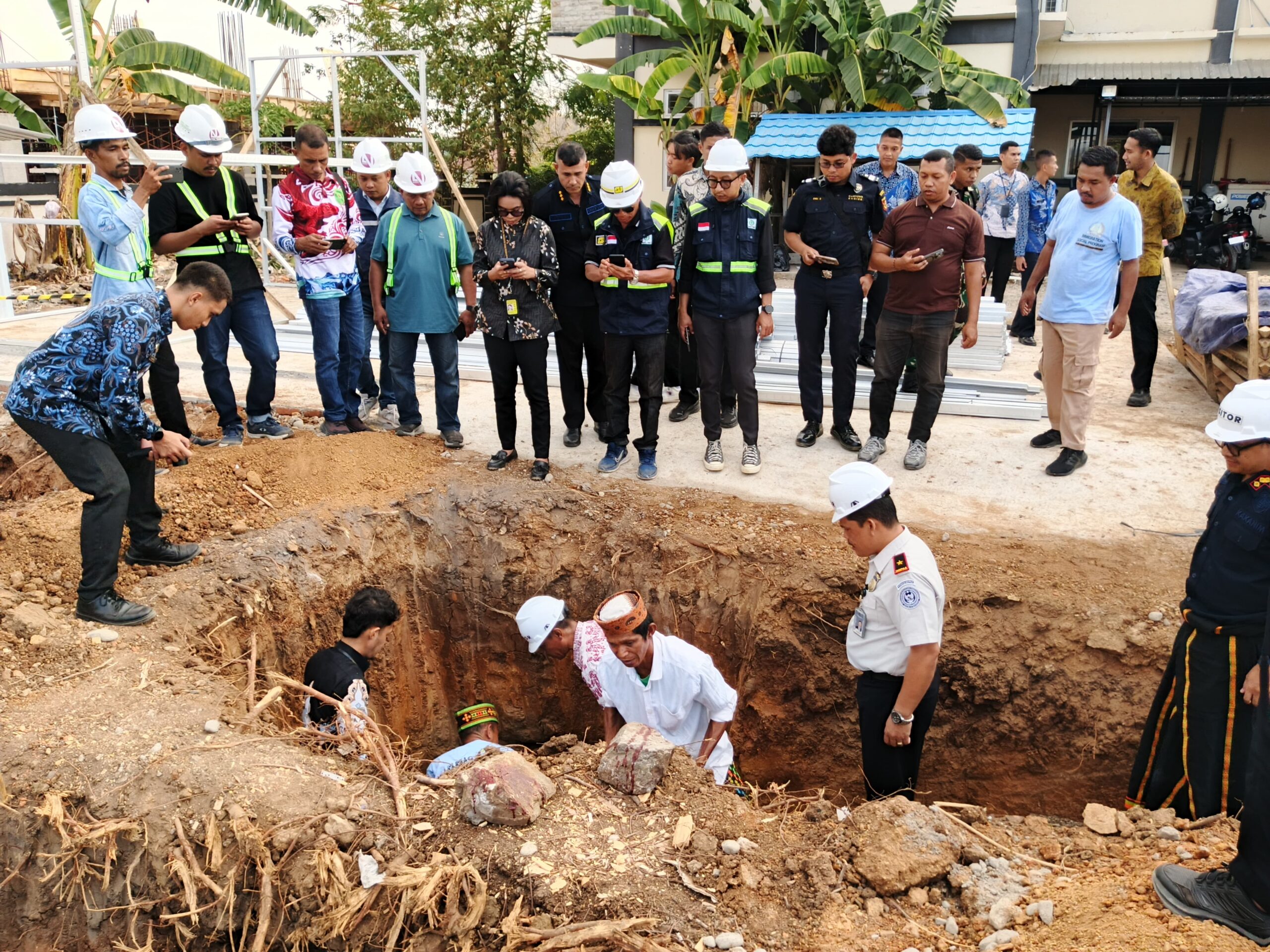 BALINEWSID.COM, LABUAN BAJO – Indonesia's Directorate General of Immigration has officially commenced the construction of State Apartment Buildings (Rumah Susu…