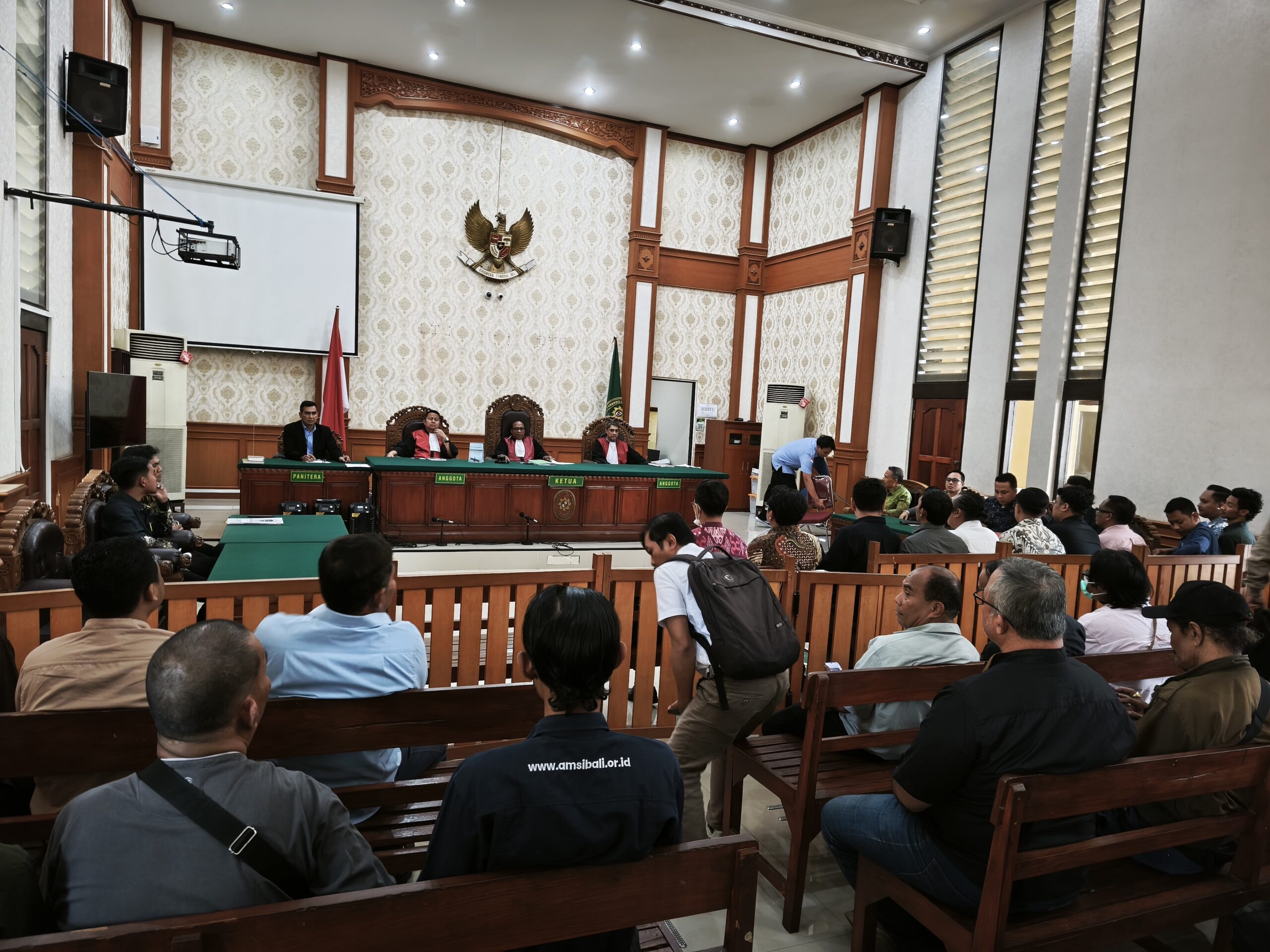 BALINEWSID.COM, DENPASAR — A Rp25 billion civil lawsuit filed by lawyer Togar Situmorang against four media companies in Bali entered its first hearing at the …