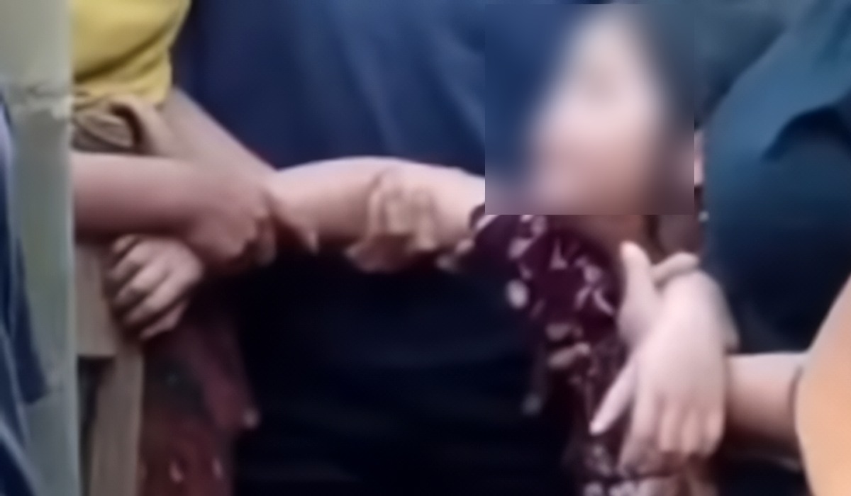 BALINEWSID.COM, TABANAN– Amid a crowd of mourners, a young girl repeatedly called out for her father, who would never answer her again. Her cries broke through…