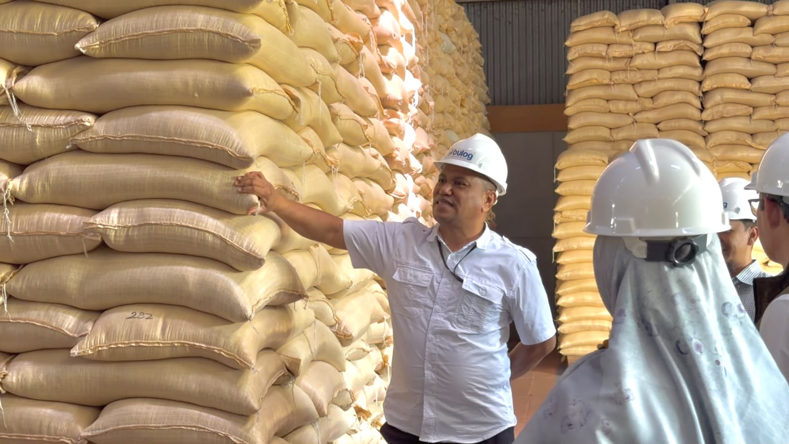 BALINEWSID.COM, DENPASAR – Perum BULOG Bali Regional Office is strengthening the Government Rice Reserve (CBP) by optimizing the procurement of paddy and rice …