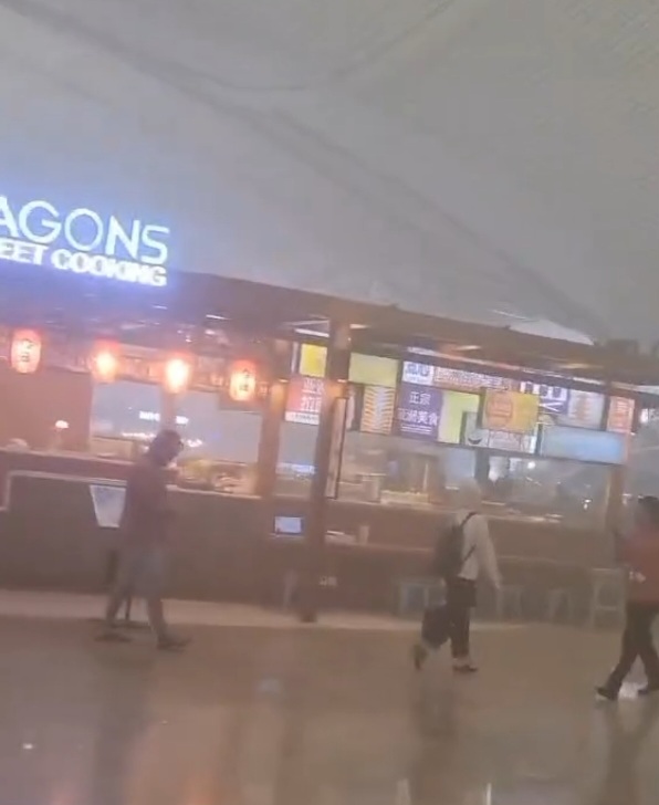 BALINEWSID.COM, BADUNG – Thick smoke filled part of the second floor of the International Terminal at I Gusti Ngurah Rai International Airport in Tuban, Kuta, …