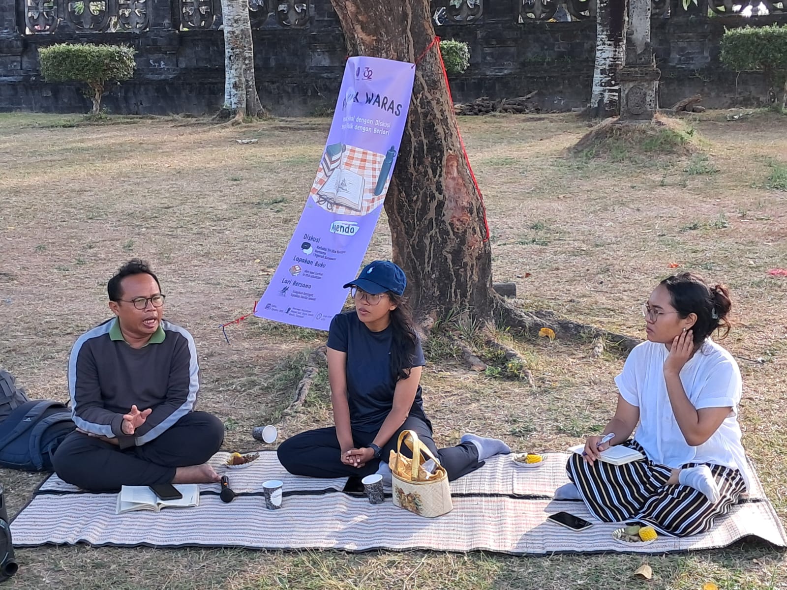 BALINEWSID.COM. DENPASAR — The Denpasar chapter of the Alliance of Independent Journalists (AJI Denpasar) marked its 32nd anniversary by holding “Piknik Waras:…