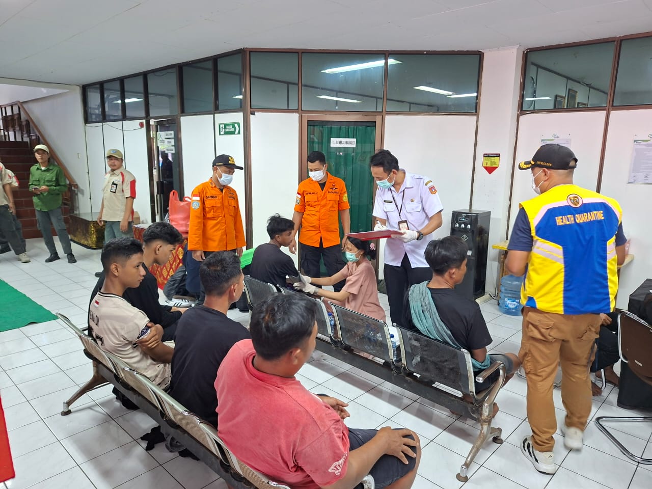 BALINEWSID.COM, WEST LOMBOK — Search and rescue operations continued Thursday after the passenger ferry KMP Putri Yasmin, operating on the Padangbai, Bali–Lemb…
