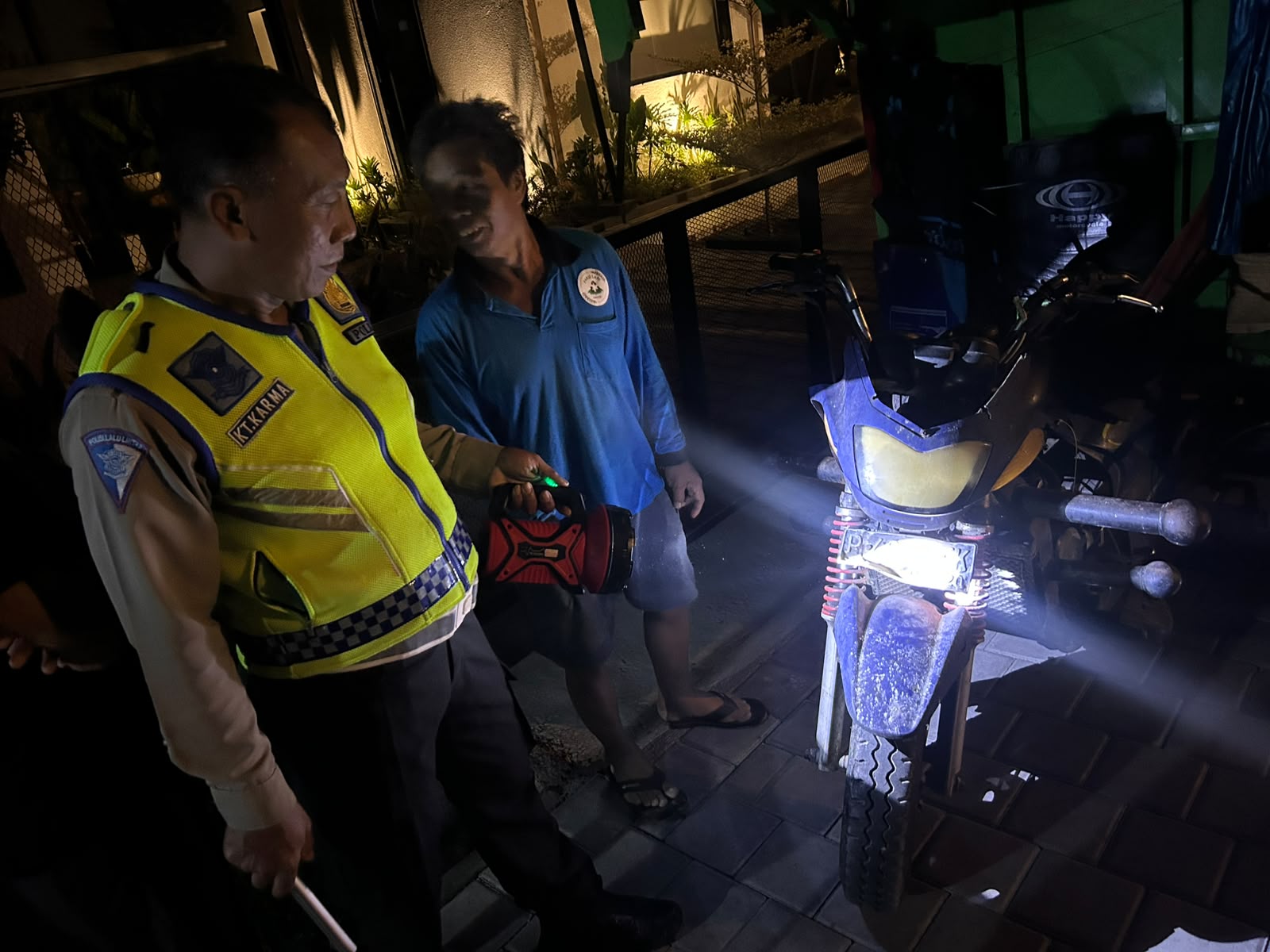 BALINEWSID.COM, DENPASAR — A 20-year-old motorcyclist was killed in a traffic accident involving a Honda Scoopy and a three-wheeled Viar motorcycle on Tukad Pa…