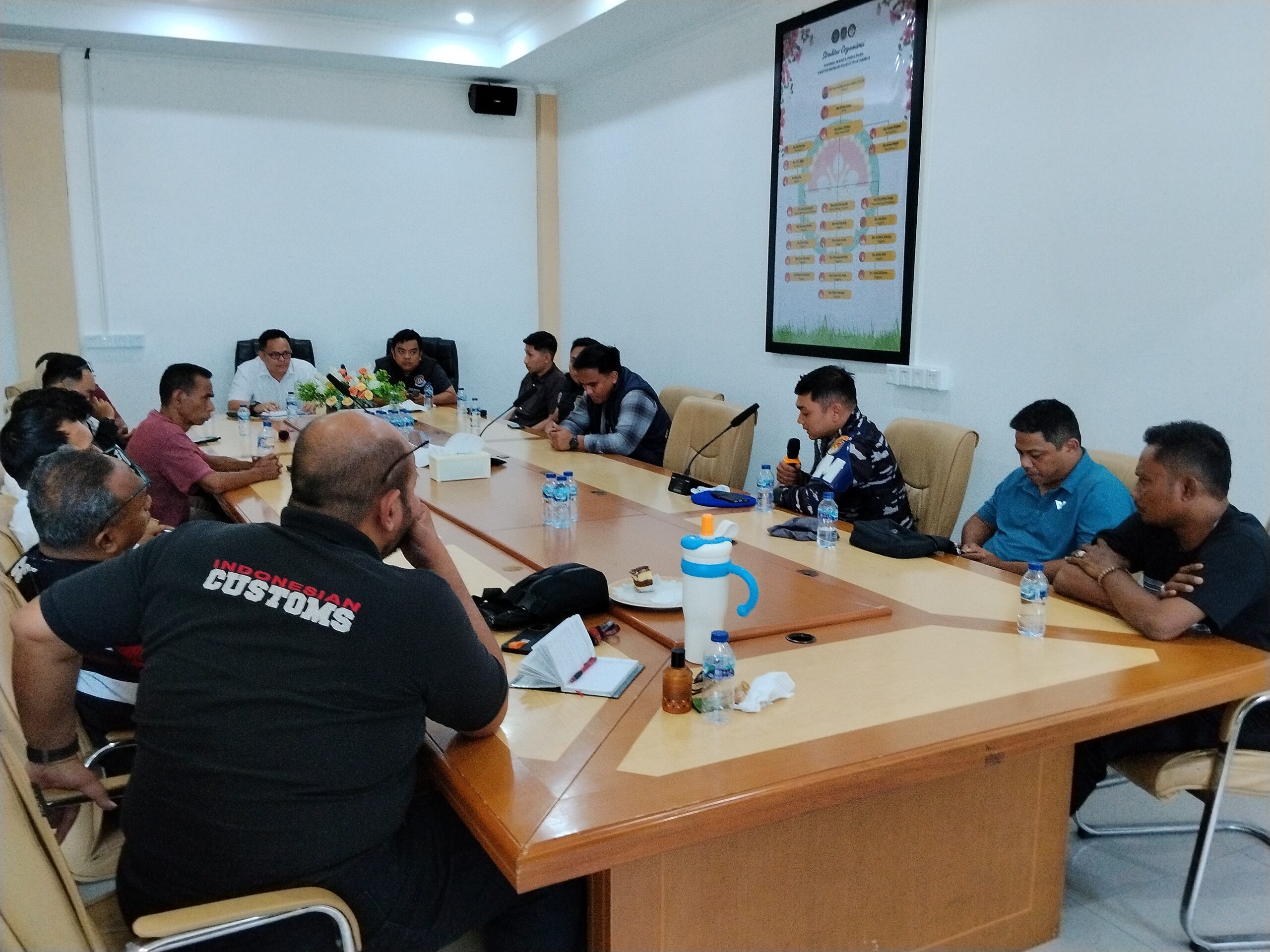 BALINEWSID.COM, ATAMBUA — The Atambua Class II Immigration Office has taken administrative immigration action by detaining several Chinese nationals following …