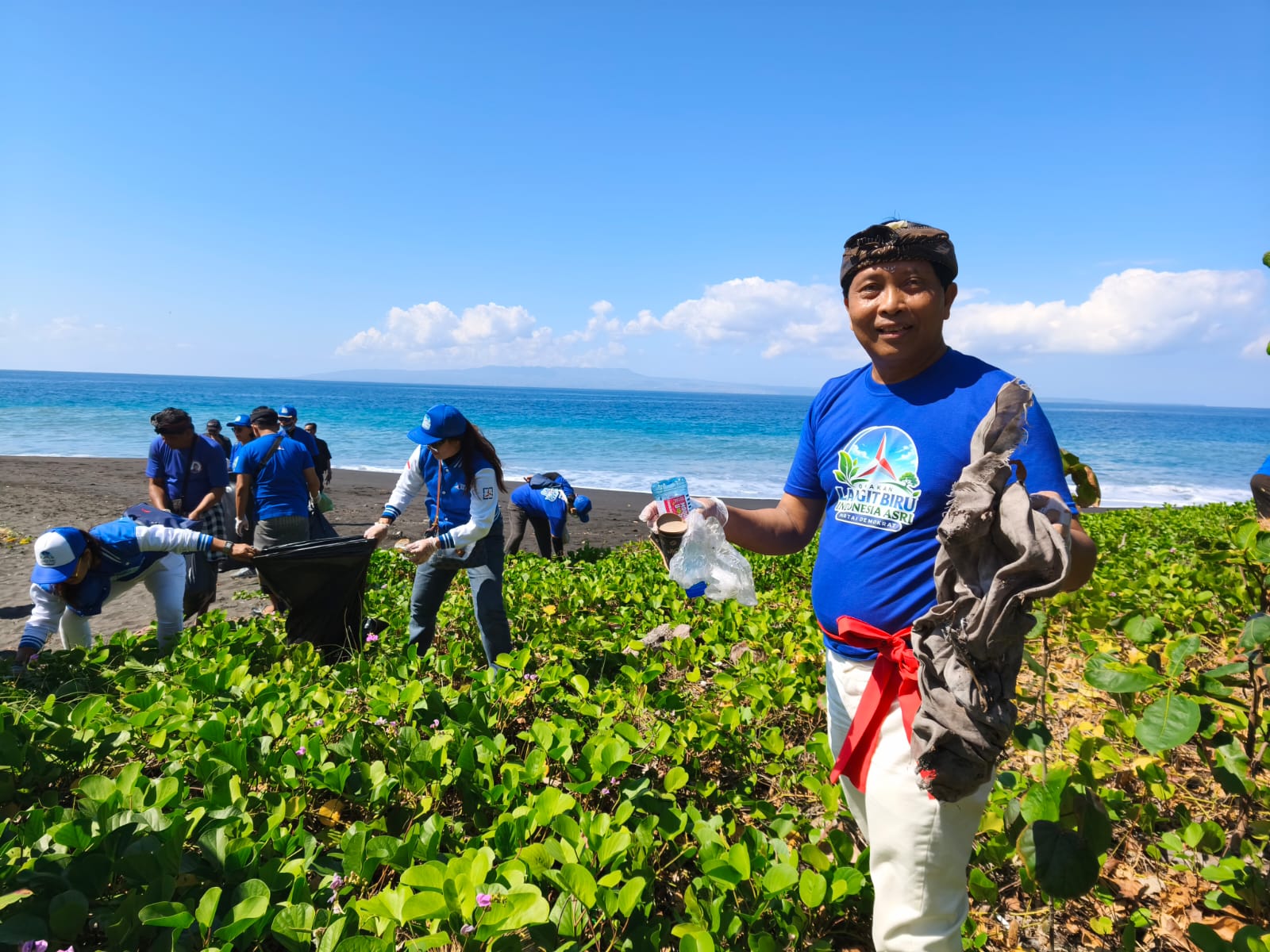 Demokrat Bali Targets Plastic Waste in “Blue Sky Movement” Ahead of 25th Anniversary