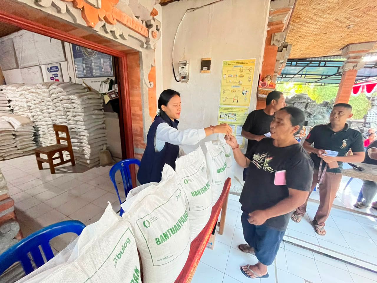 BULOG Bali Distributes 9,071 Tons of Food Aid Rice to 302,397 Beneficiaries
