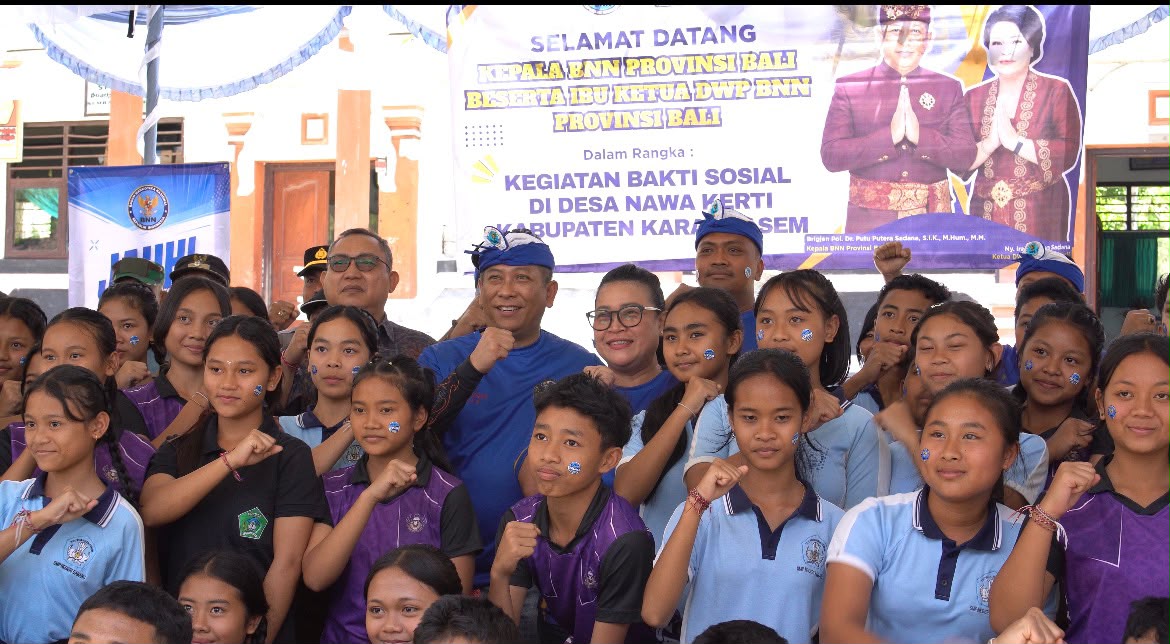 BALINEWSID.COM, KARANGASEM – The Bali Provincial National Narcotics Agency (BNNP Bali) has taken an unconventional approach to drug prevention by combining pub…