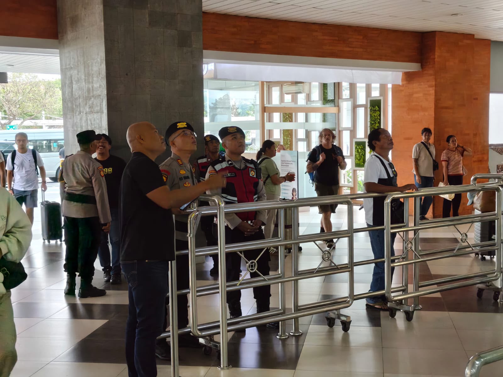 BALINEWSID.COM, BADUNG — Increased volcanic activity at Mount Anak Krakatau has disrupted flight operations at I Gusti Ngurah Rai International Airport in Bali…