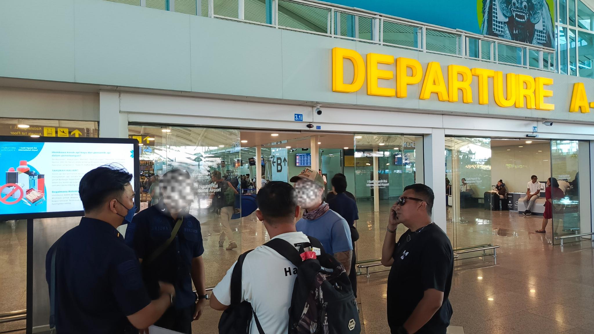 BALINEWSID.COM, DENPASAR — The Denpasar Immigration Office deported a 29-year-old Chinese national identified by the initials JZ after he was found working as …