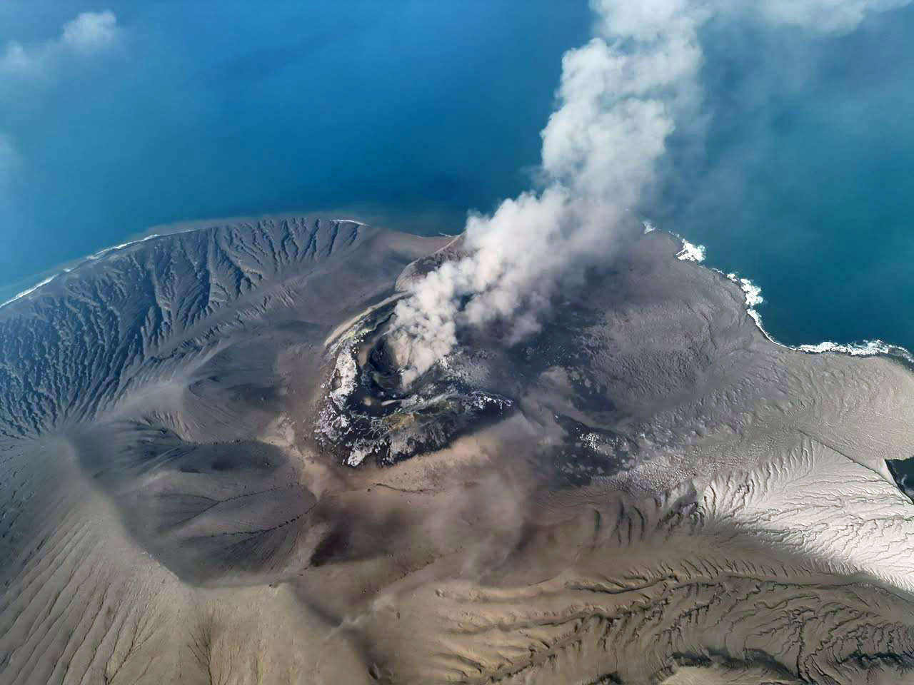 BALINEWSID.COM, TANGERANG — The spread of volcanic ash from Mount Anak Krakatau has disrupted air operations, with six airports remaining closed as of Monday, …