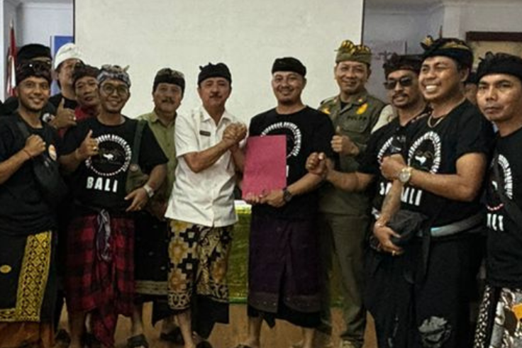 DENPASAR, BALINEWS.ID - Kasatpol PP Provinsi Bali, Dewa Rai Dharmadi, mendukung usulan Forum Perjuangan Driver Pariwisata Bali untuk melakukan standarisasi tra…