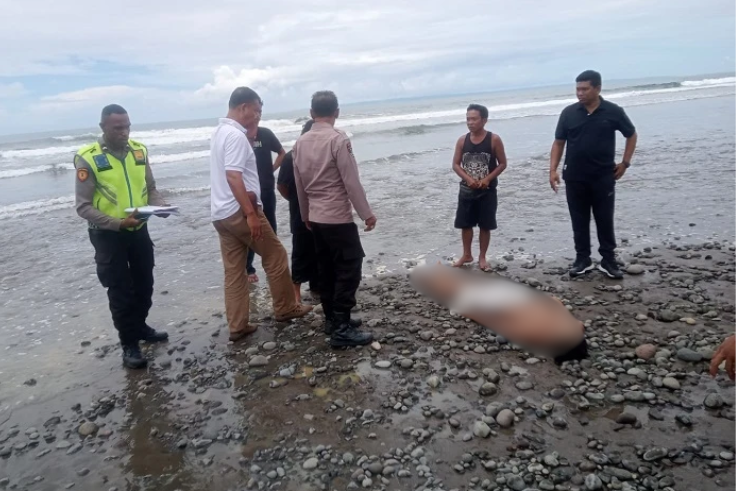 JEMBRANA, BALINEWS.ID - Insiden memilukan terjadi di Pantai Pulukan, Kecamatan Pekutatan, Kabupaten Jembrana, pada Jumat pagi (24/1/2025). Seorang pekerja proy…